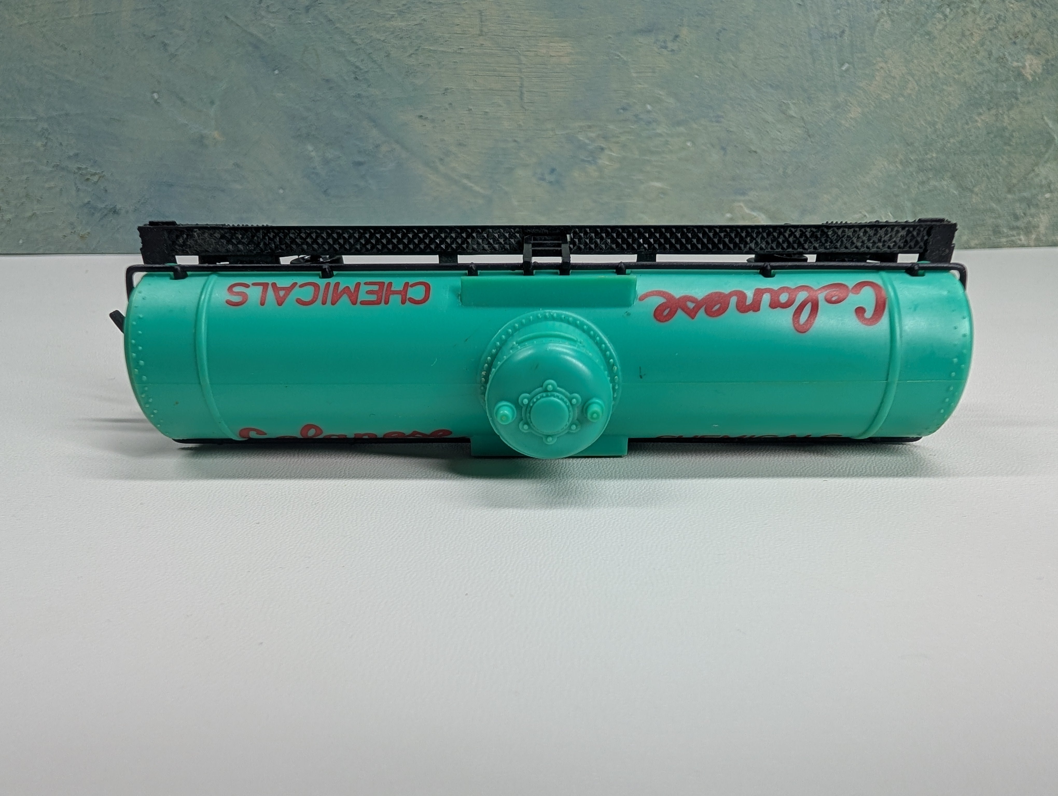 USED HO Scale Single Dome Tank Car Celanese Chemicals GATX #39617