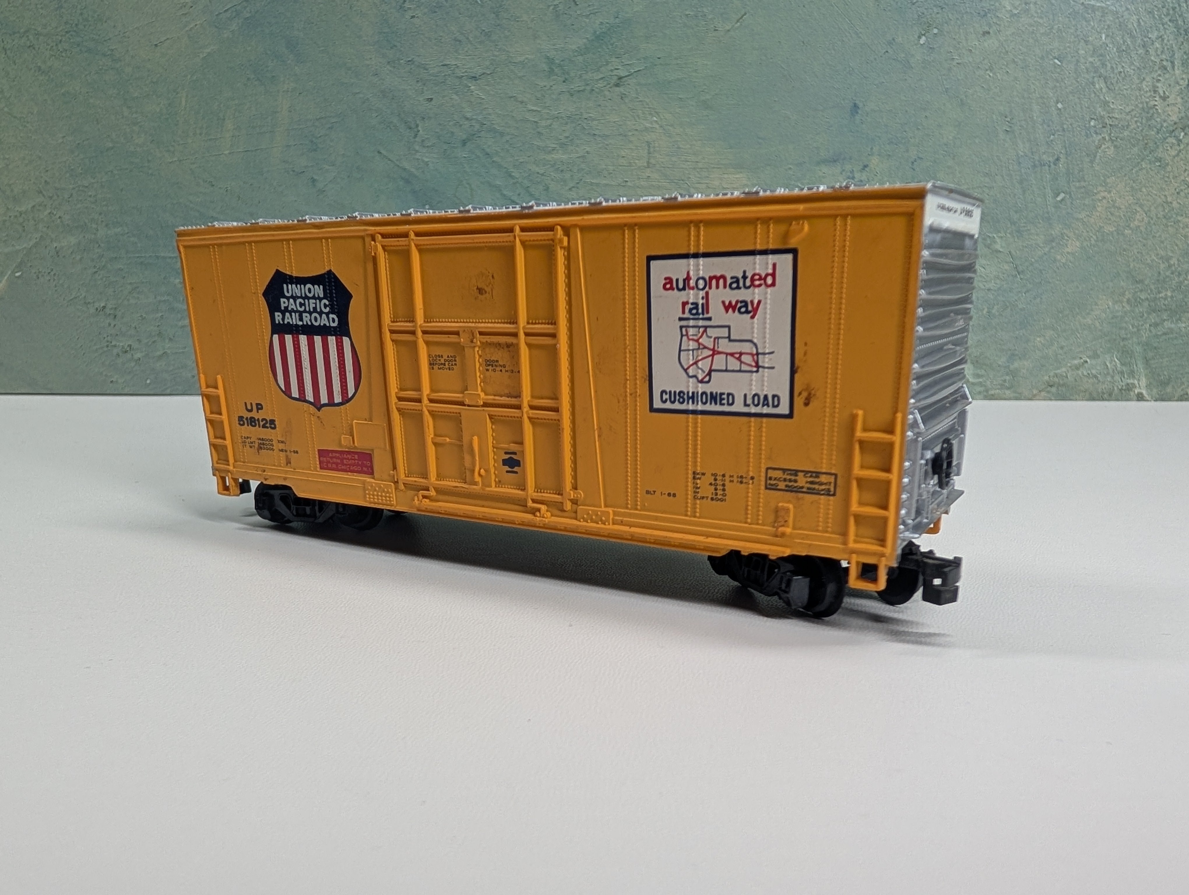 USED Bachmann HO Scale HI-Cube Box Car Union Pacific UP #518125