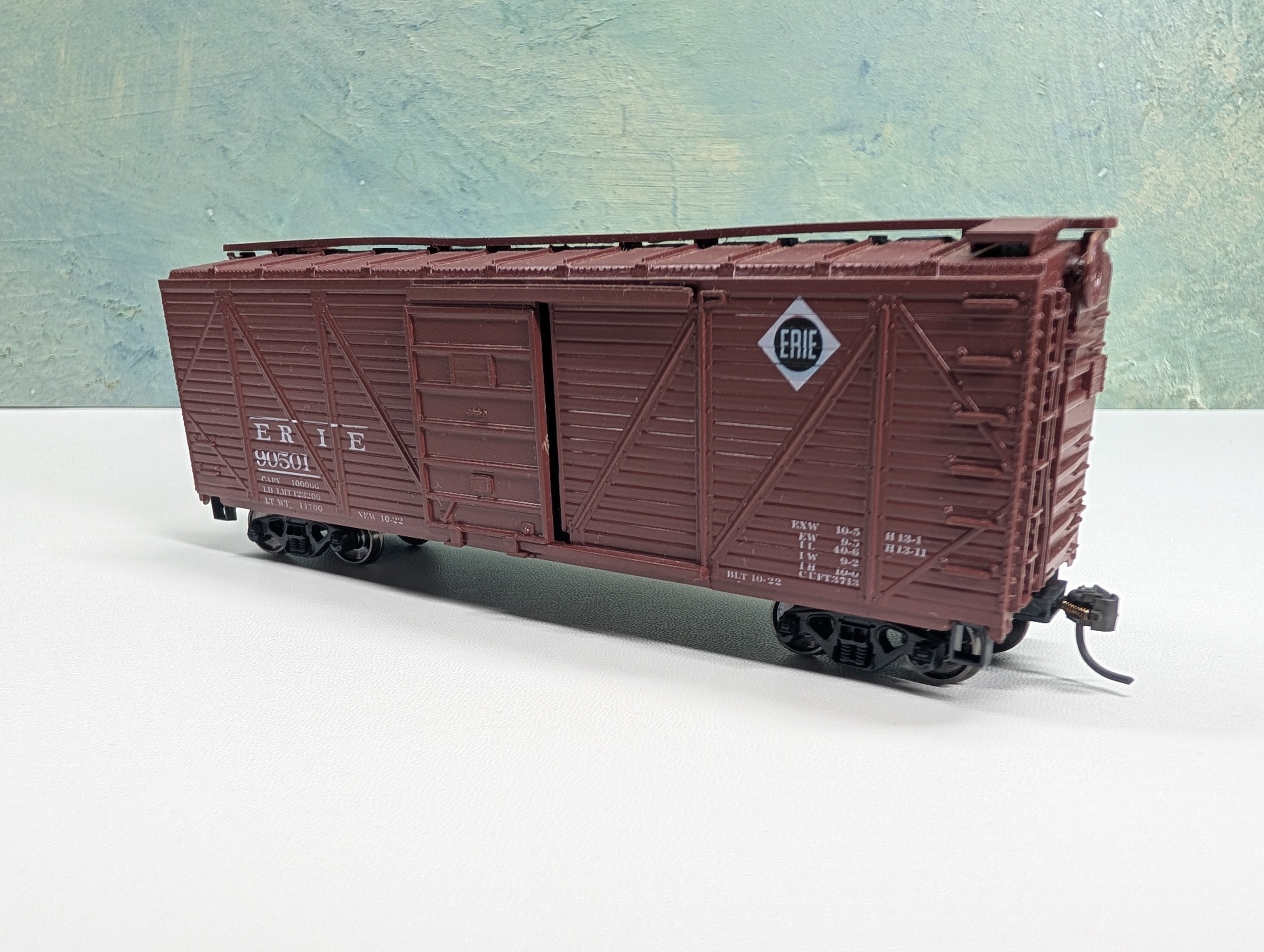 USED Roundhouse HO Scale 40' Wooden Box Car Erie #90501 Metal Wheels