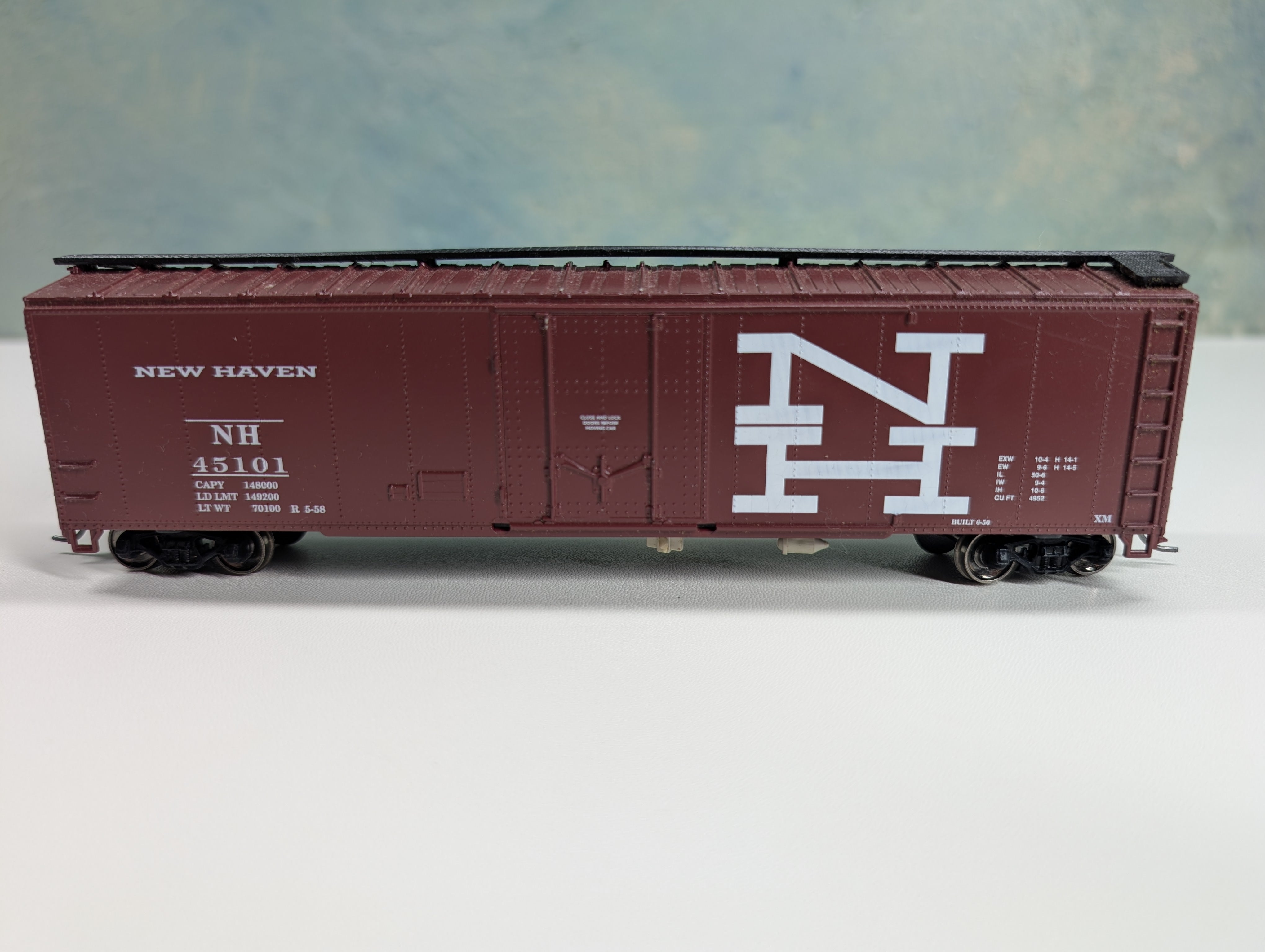 USED Roundhouse HO Scale 50' Box Car New Haven NH #45101 Metal Wheels