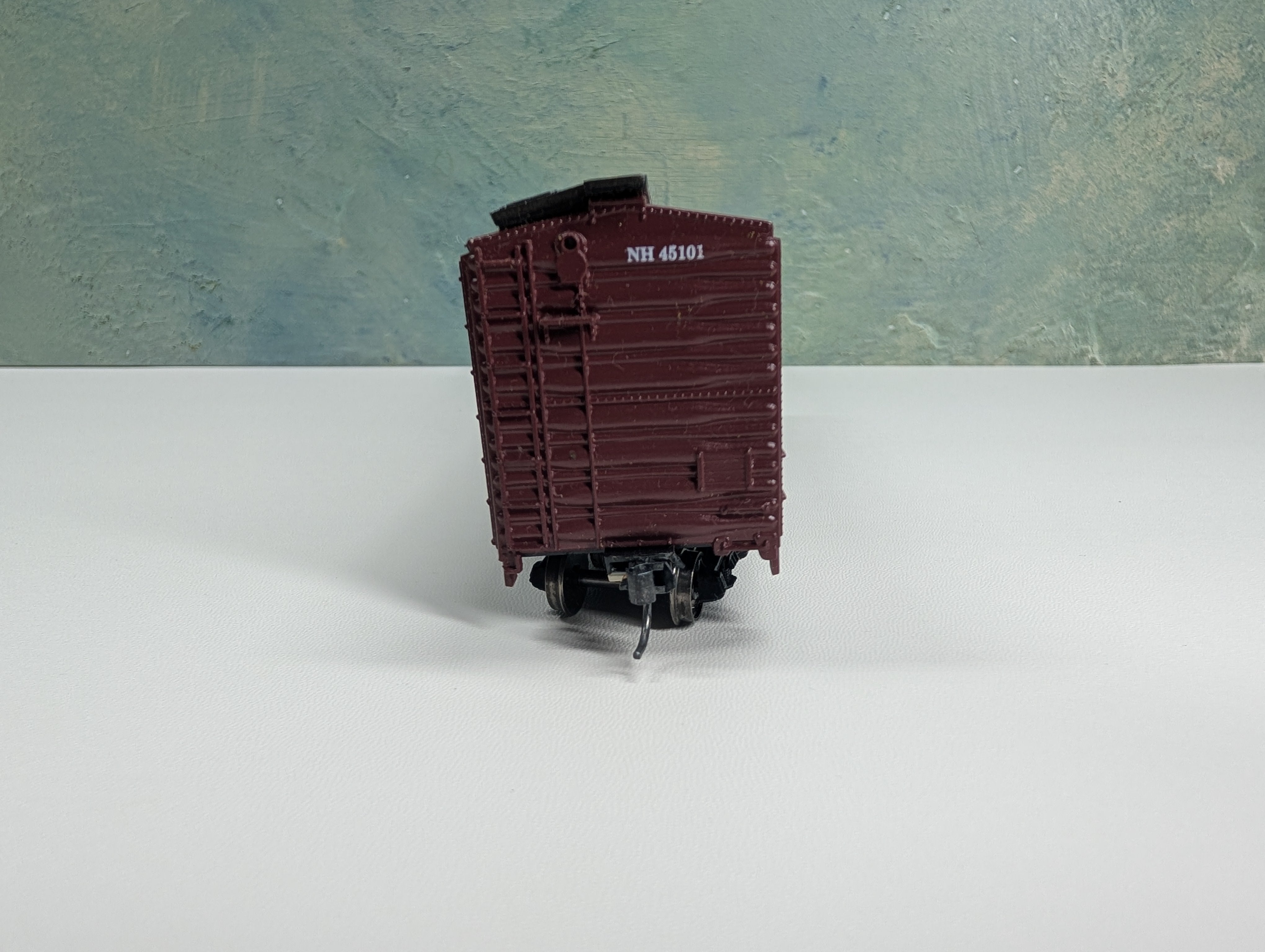 USED Roundhouse HO Scale 50' Box Car New Haven NH #45101 Metal Wheels