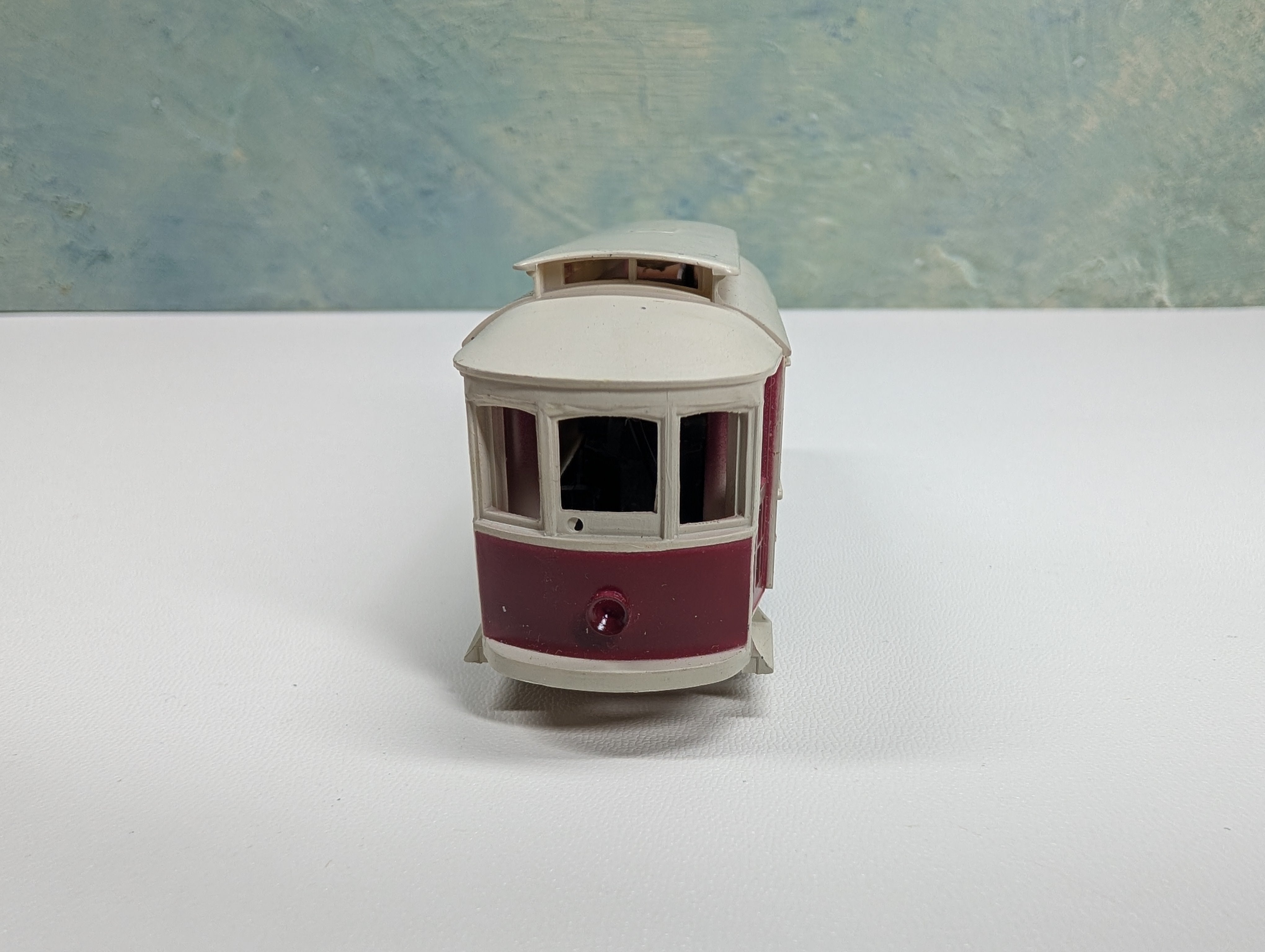 USED Tyco HO Scale Powered Trolley Runs Well DC