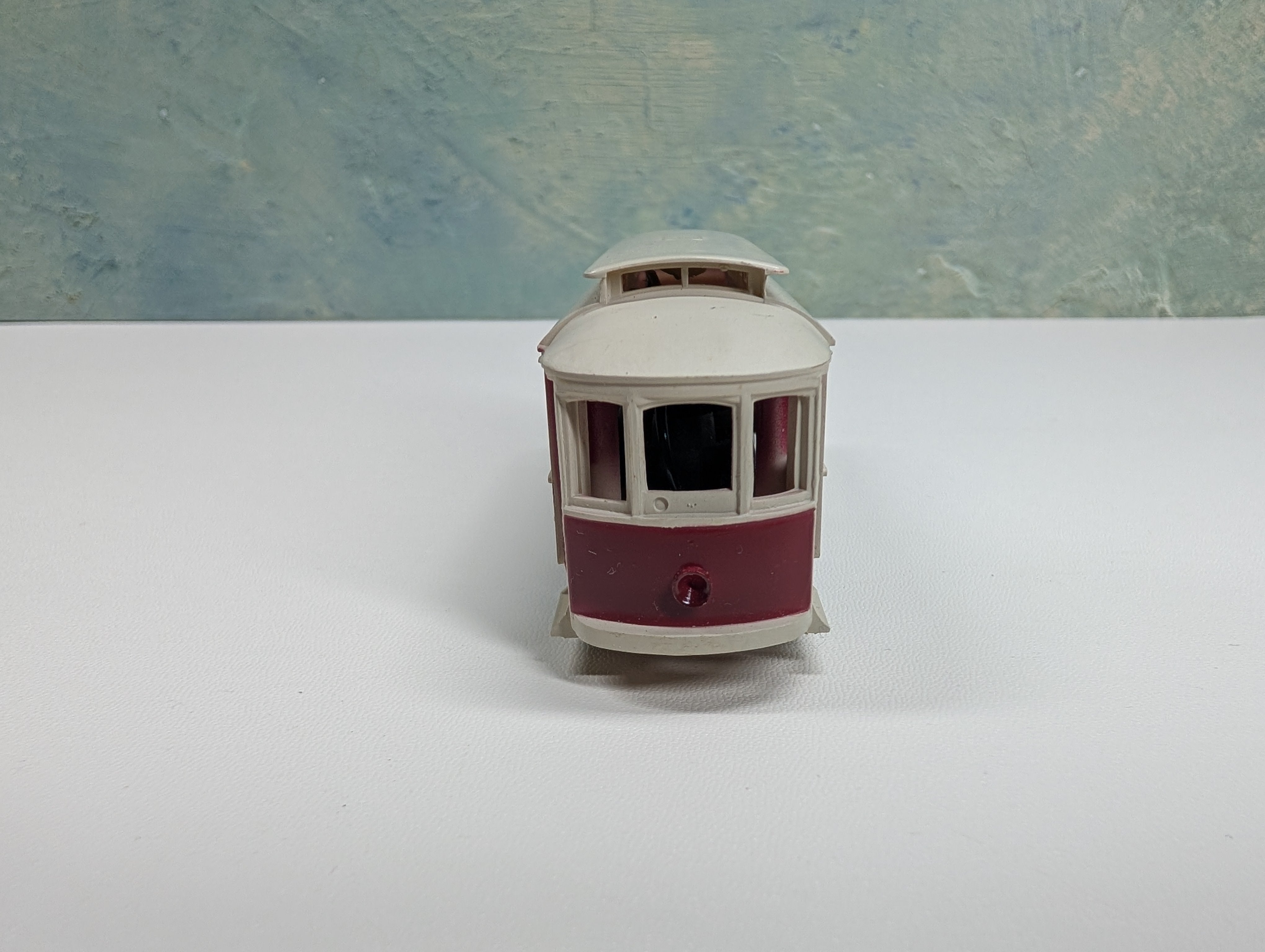 USED Tyco HO Scale Powered Trolley Runs Well DC