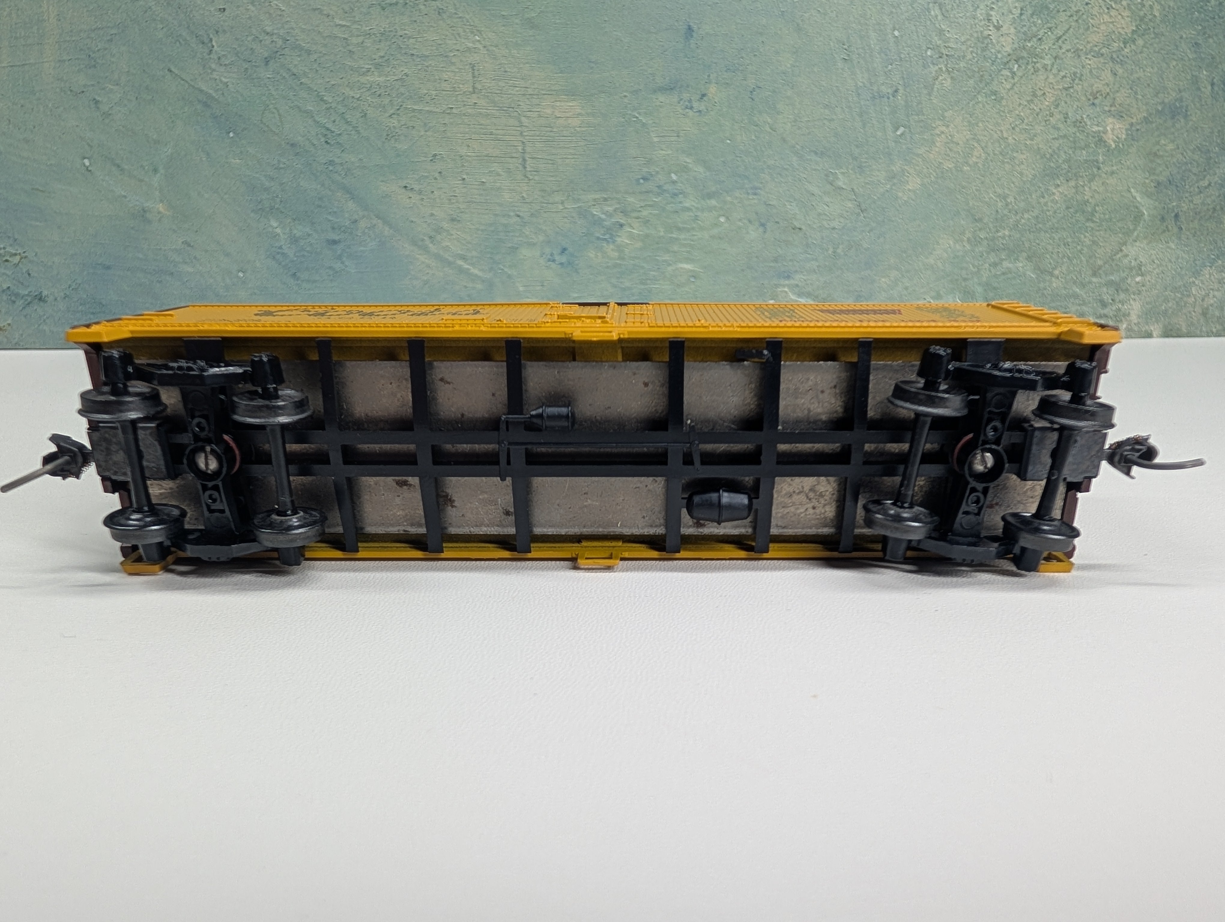 USED Athearn HO Scale Beer Reefer Coors Beer GARE #5464 Metal Wheels