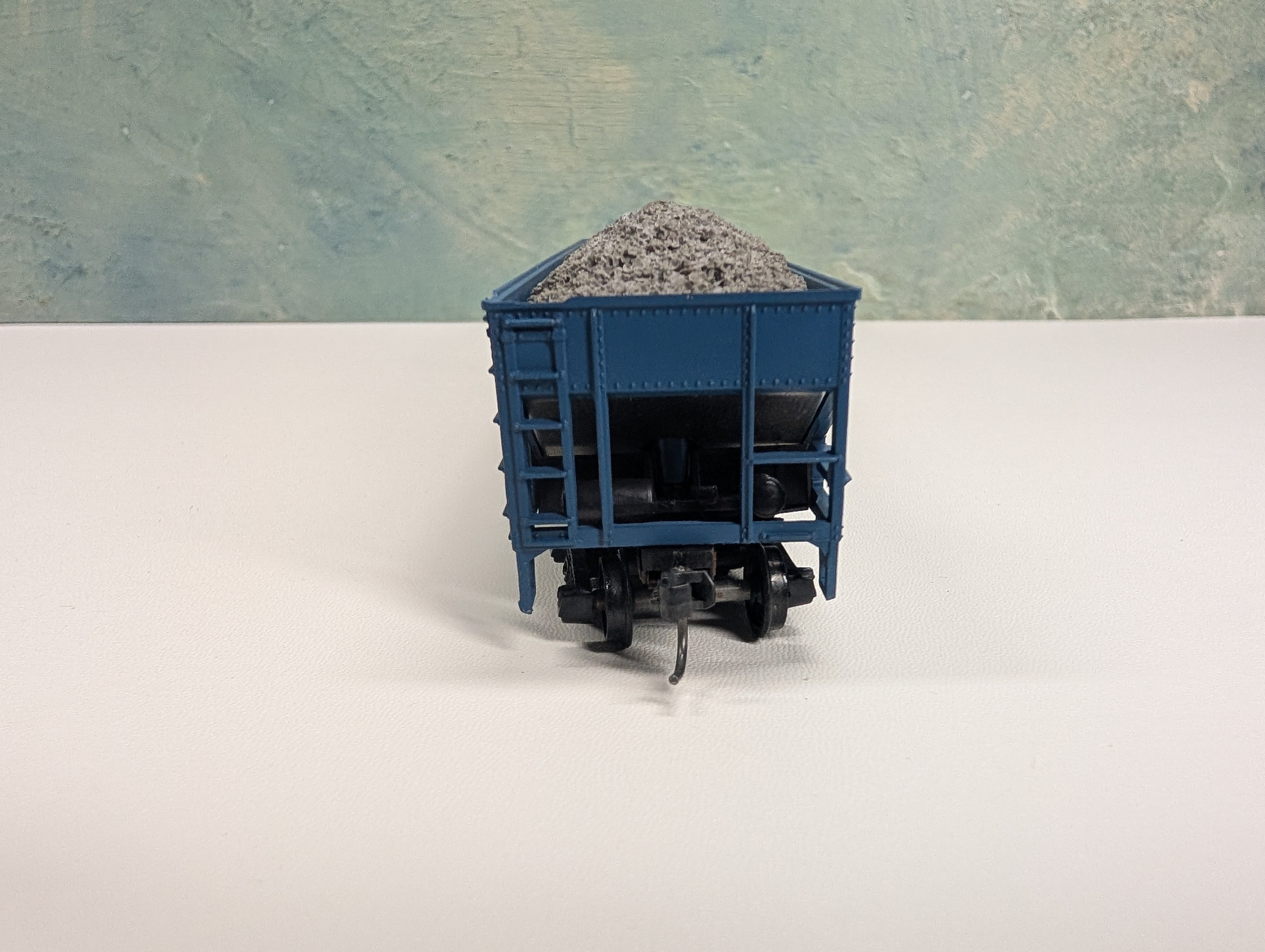 USED Athearn HO Scale Operating Hopper w/ Load Boston & Maine BM #71714