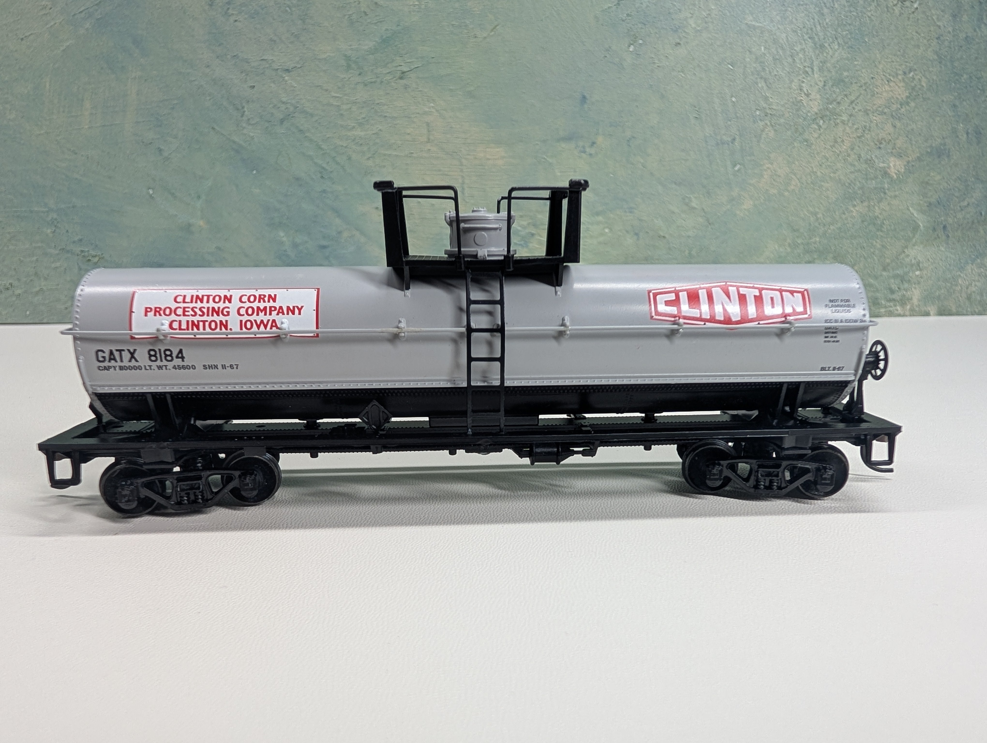 USED Athearn 7277 HO Scale Chemical Tank Car Clinton Corn GATX #8184