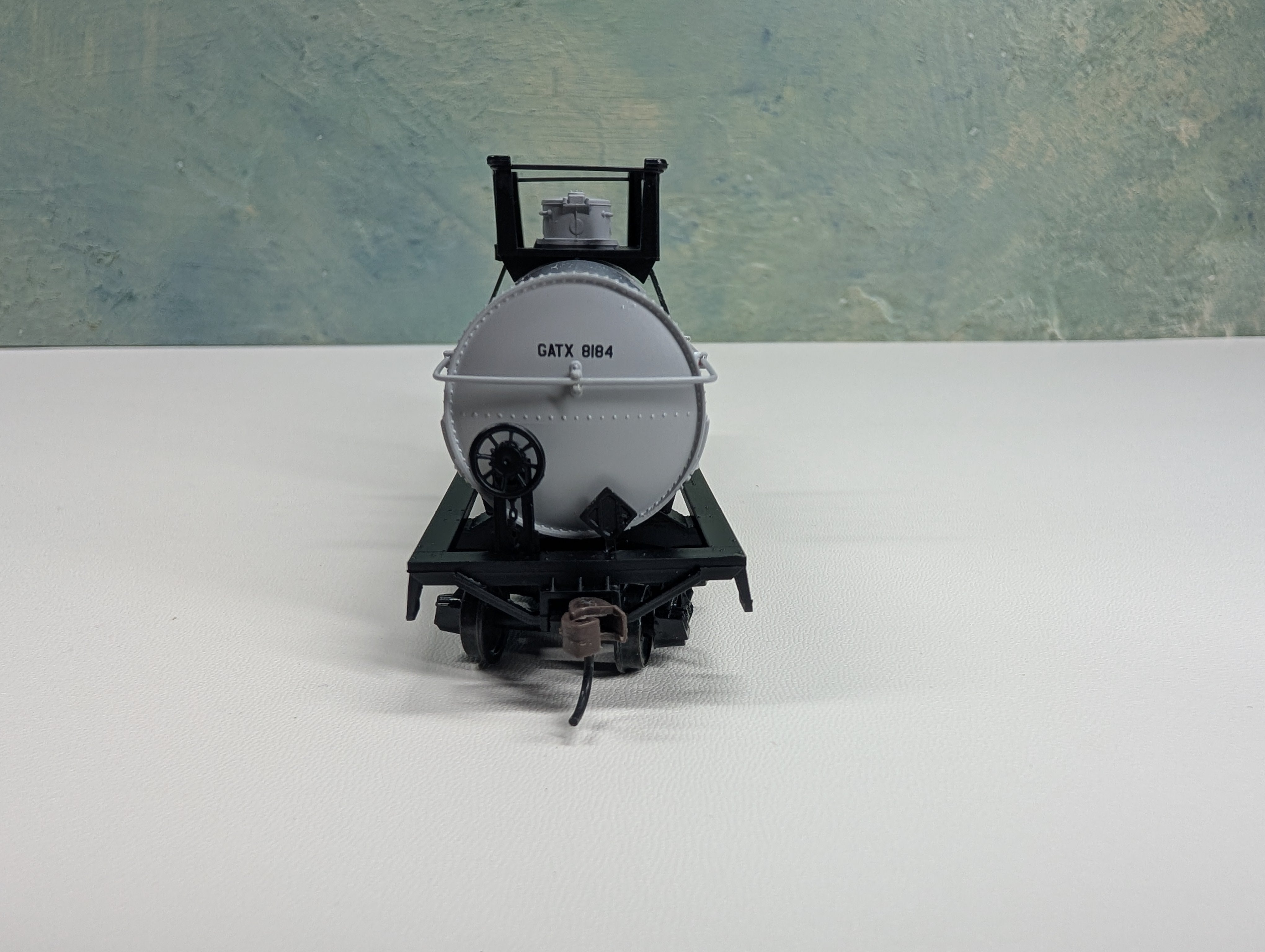 USED Athearn 7277 HO Scale Chemical Tank Car Clinton Corn GATX #8184