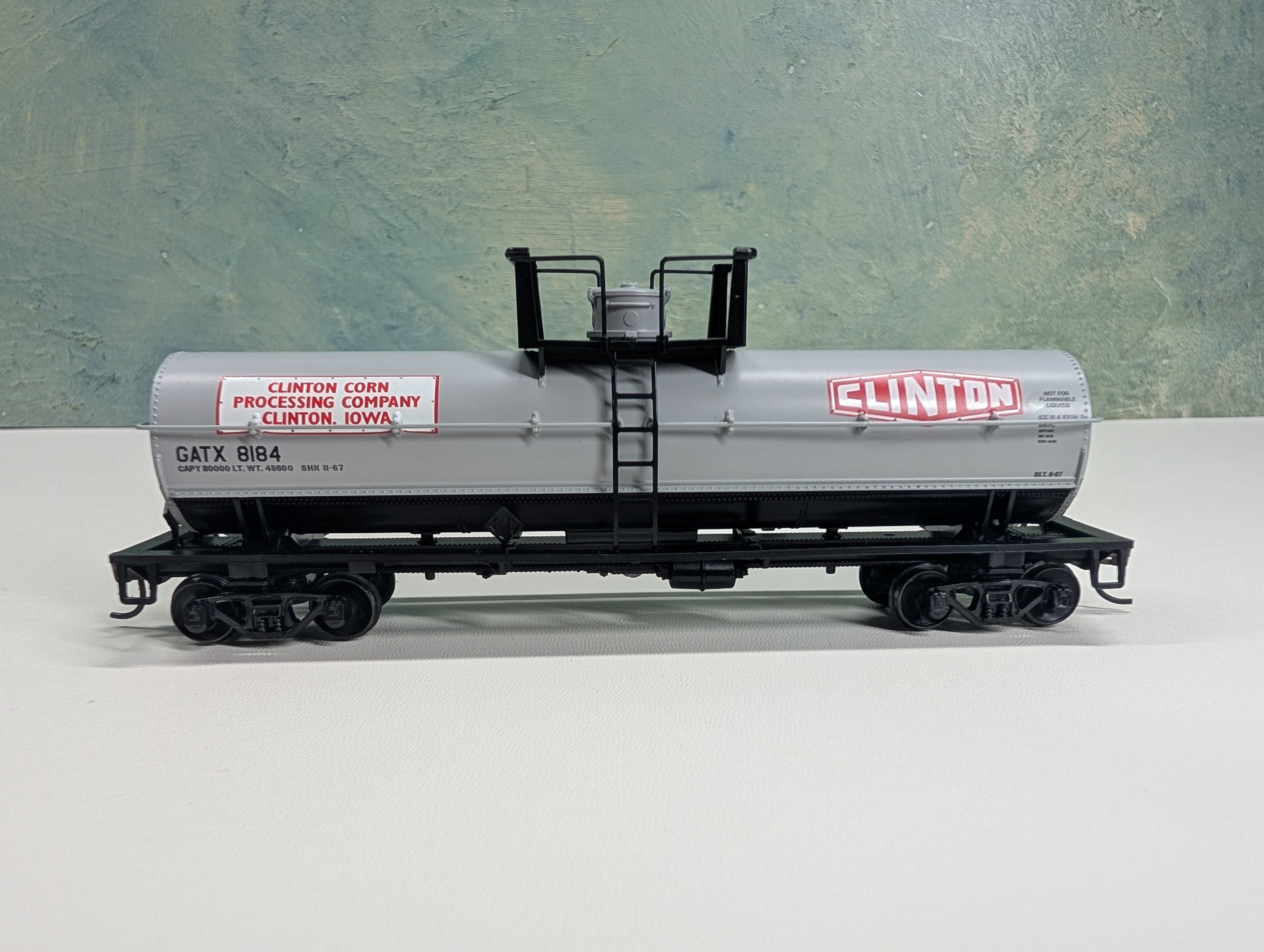USED Athearn 7277 HO Scale Chemical Tank Car Clinton Corn GATX #8184