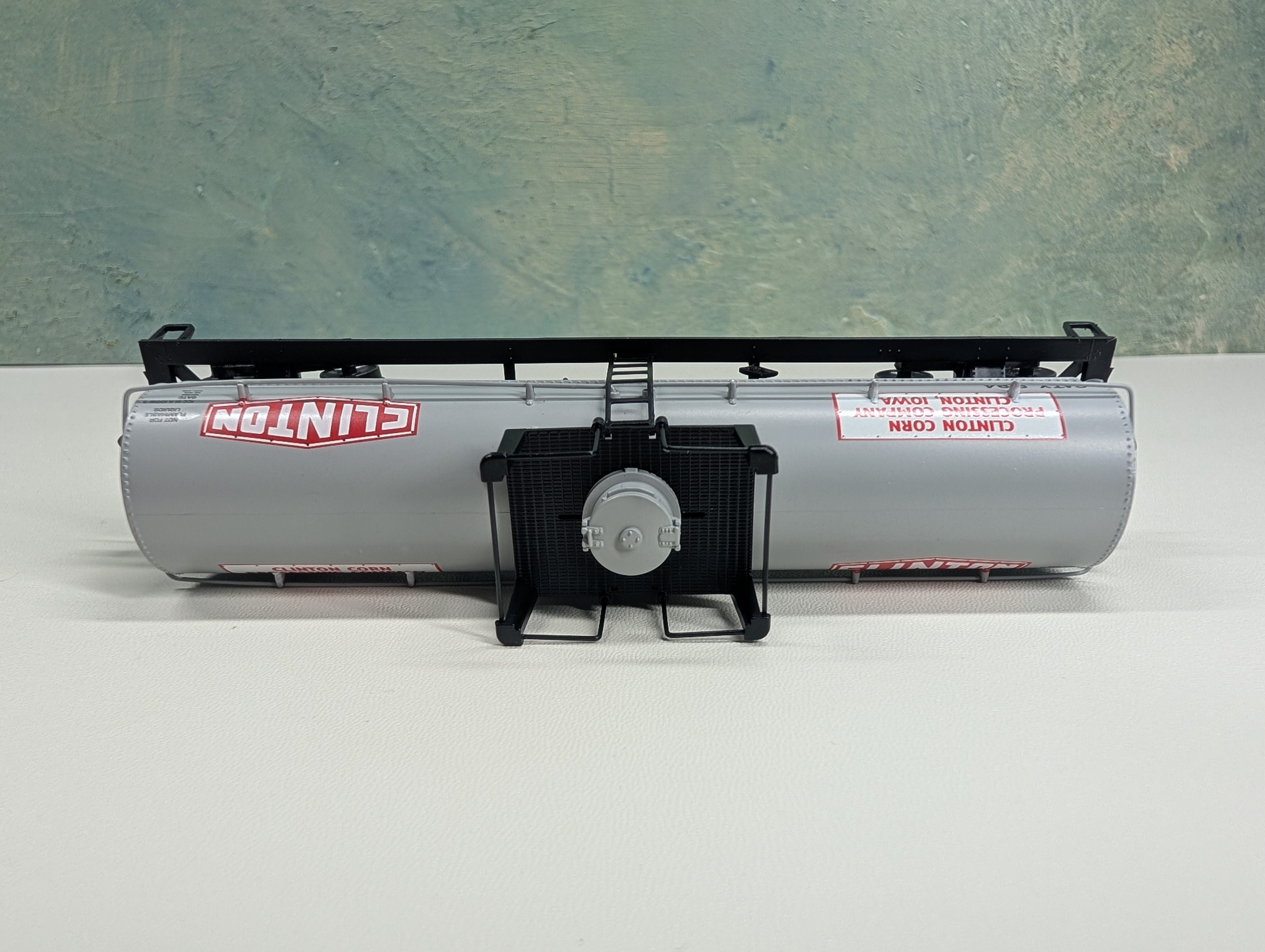 USED Athearn 7277 HO Scale Chemical Tank Car Clinton Corn GATX #8184