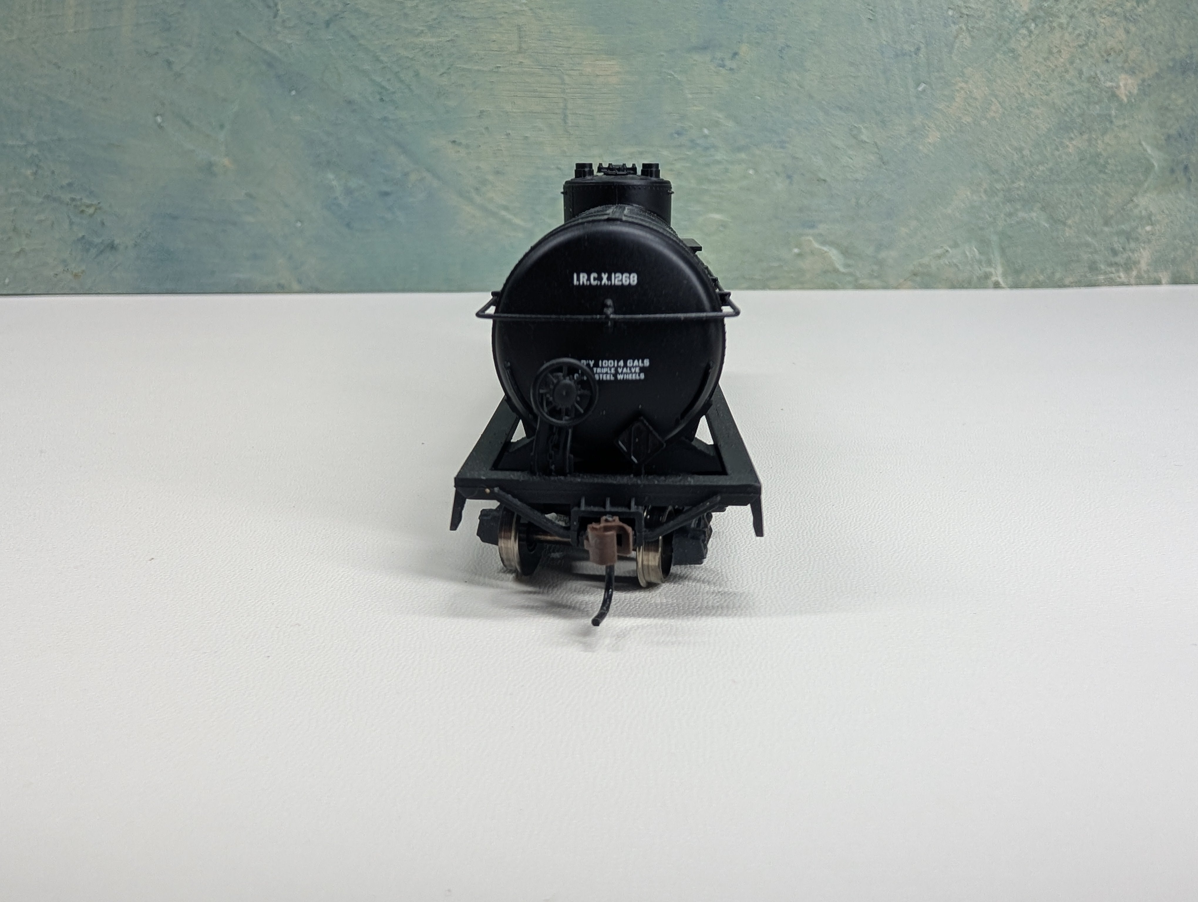 USED Athearn 76656 HO Scale Single Dome Tank Car Indian Refining Company IRCX #1268