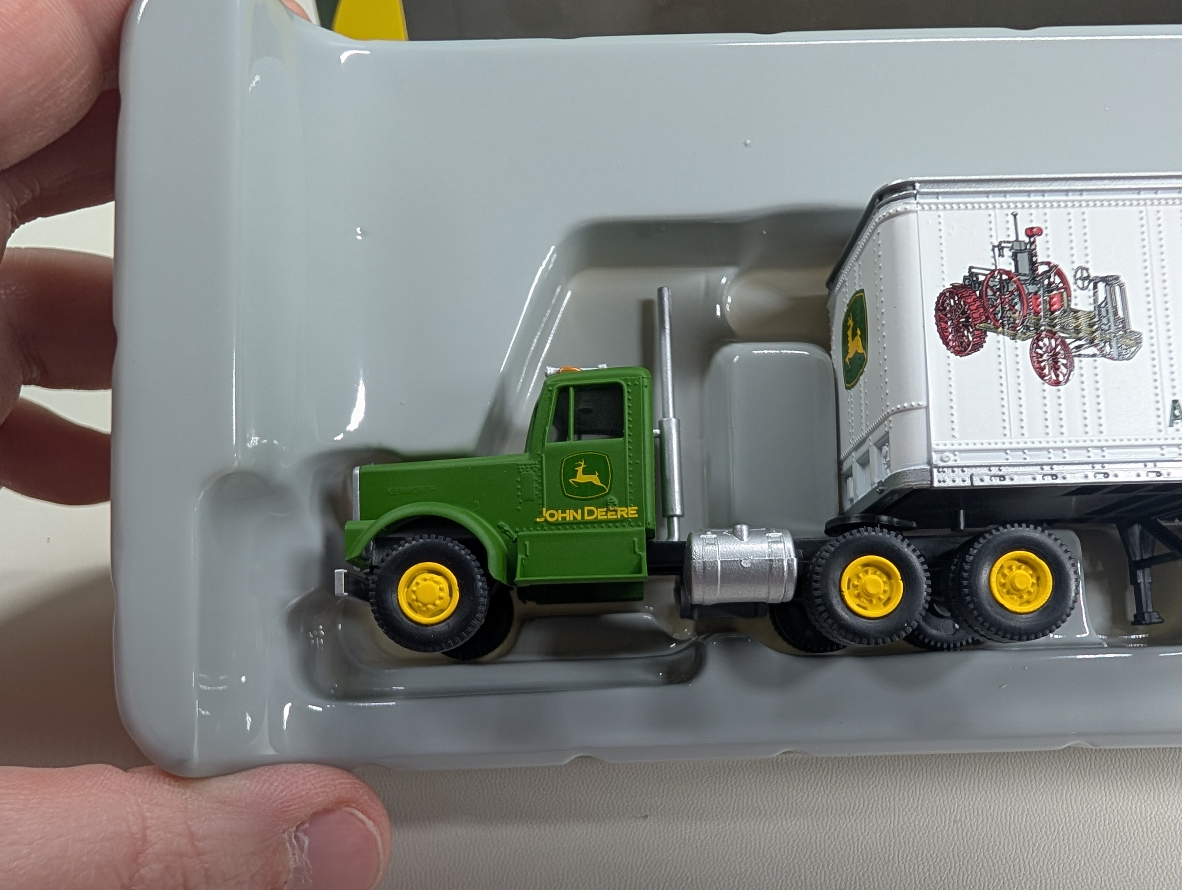 USED Athearn 8191 HO Scale John Deere Kenworth Truck & 45' Trailer