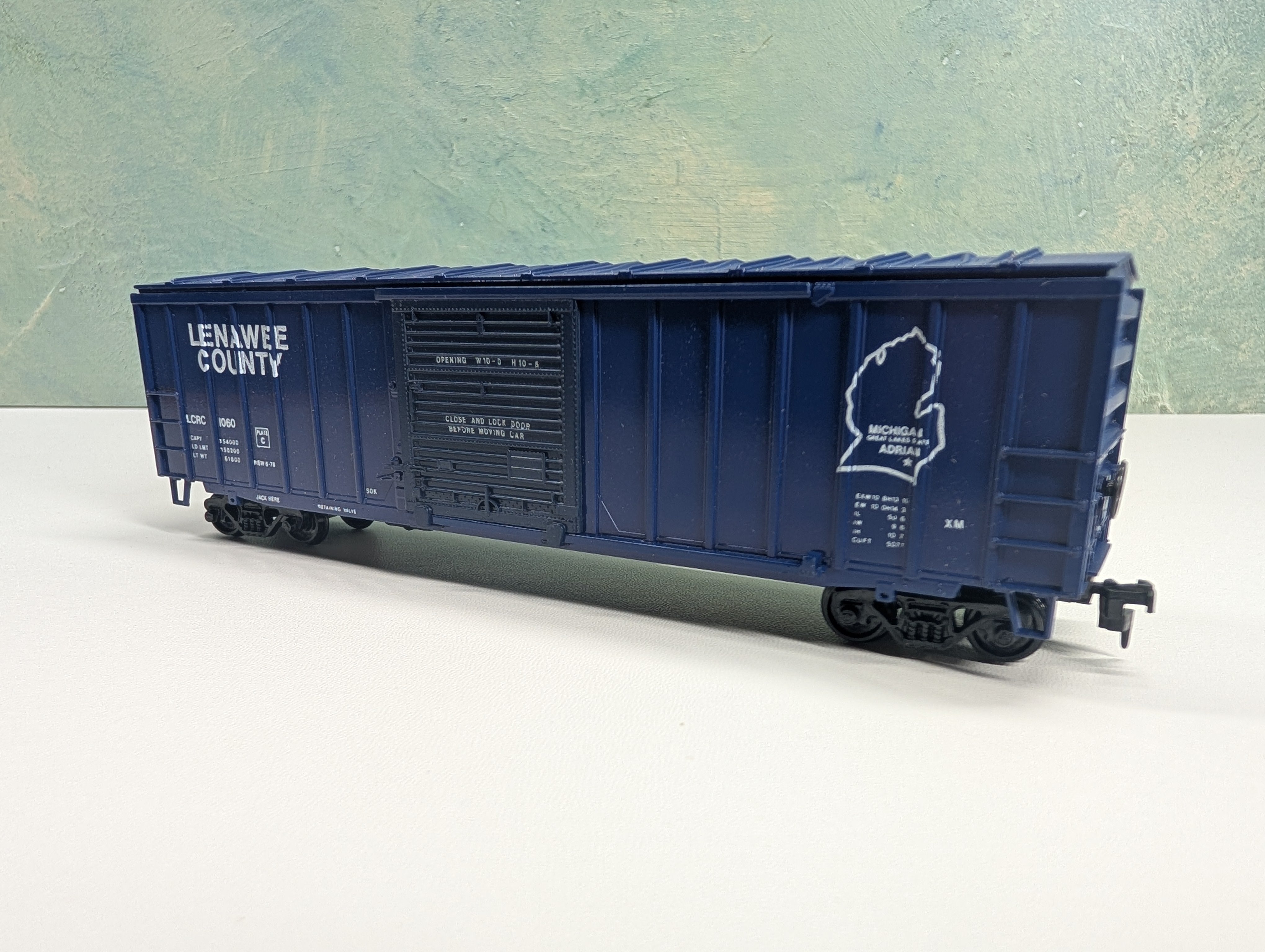 USED Athearn HO Scale 50' Box Car Lenawee County LCRC #1060 Bev-Bel