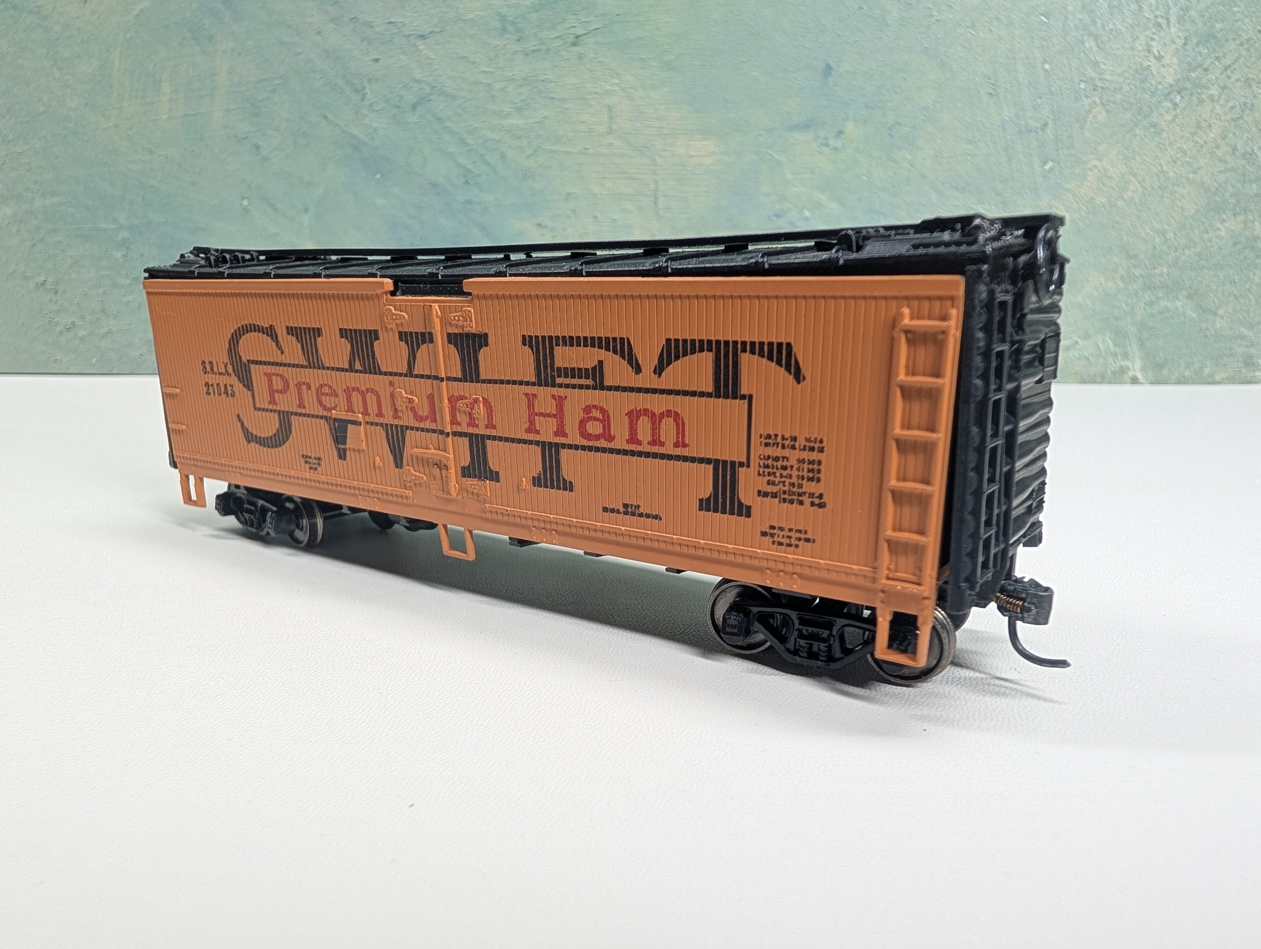USED Athearn HO Scale 40' Reefer Swift Premium Ham SRLX #21043 Metal Wheels