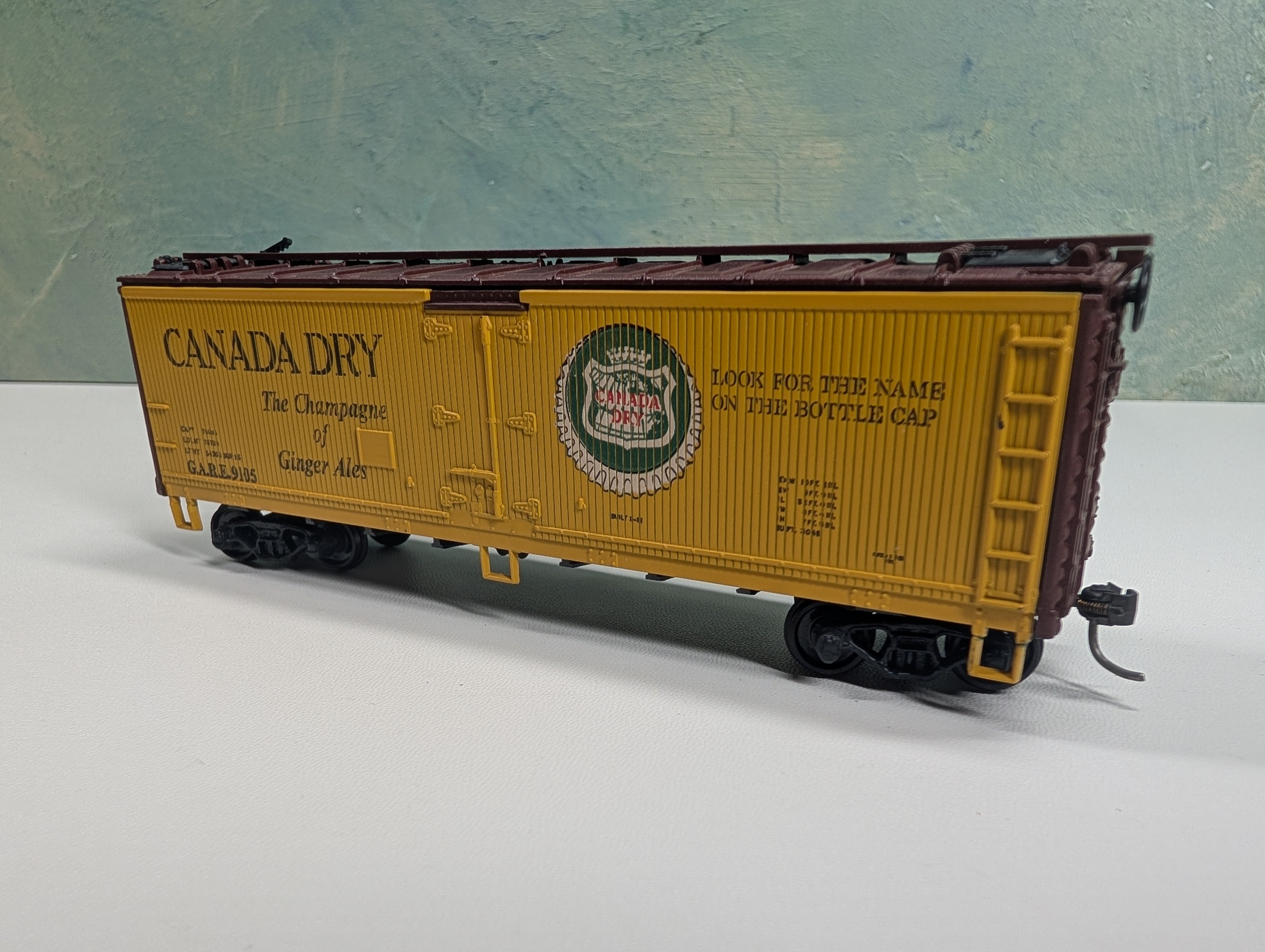 USED Athearn HO Scale 40' Reefer Canada Dry GARE #9105