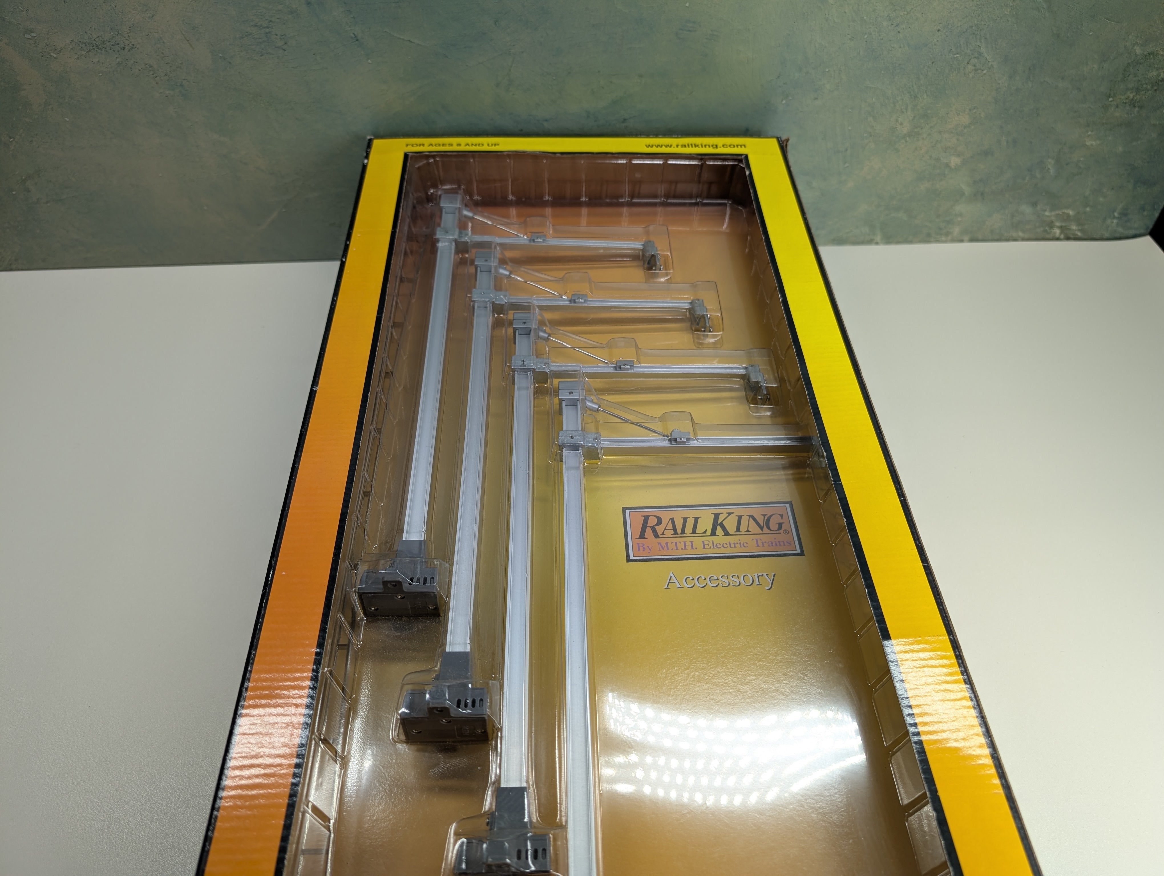 USED MTH Rail King 40-1035 O 8-Piece Add-On Catenary System