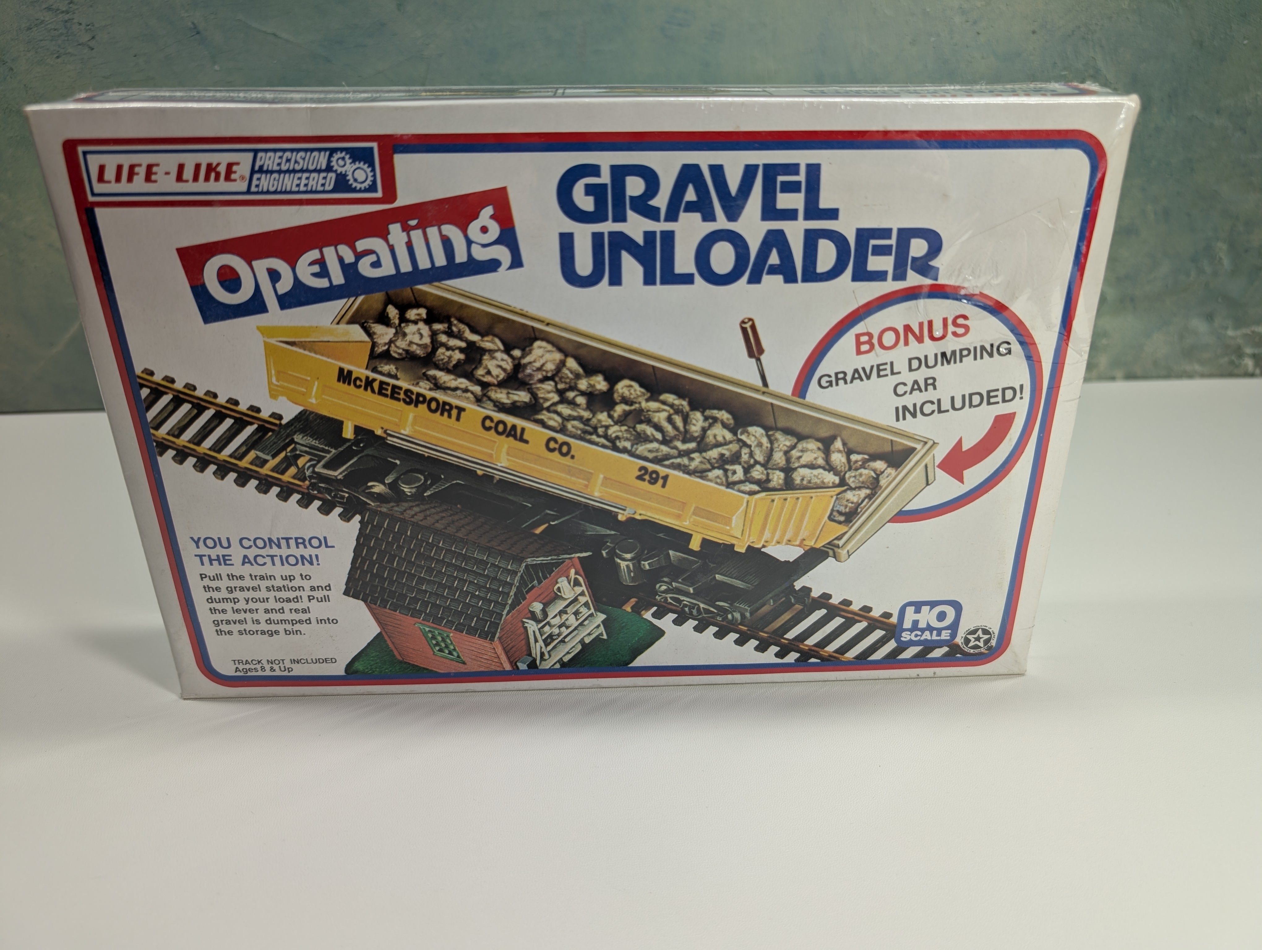 Life-Like 8204 HO Scale Gravel Unloader with Operating Dump Car (Sealed)