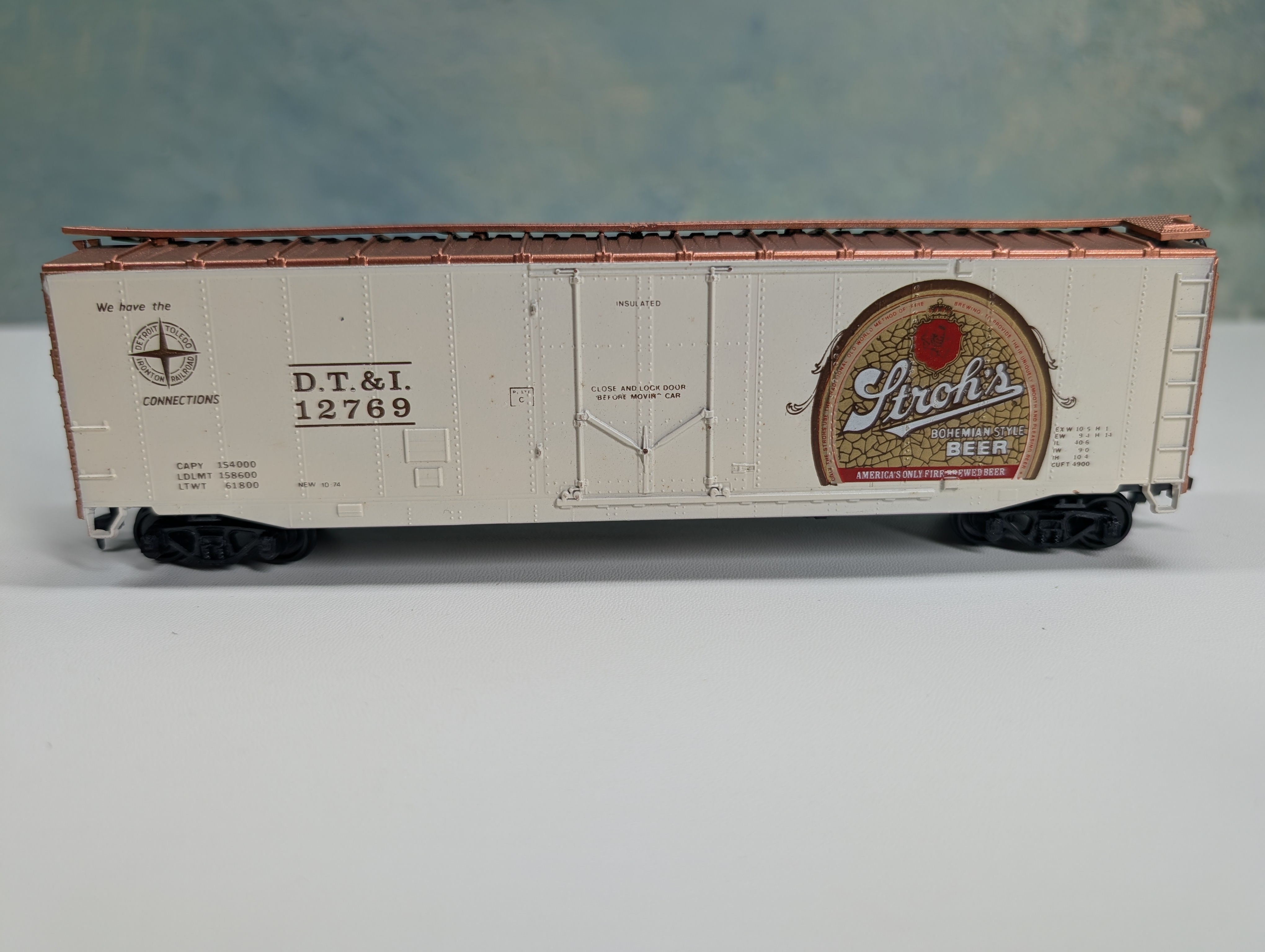 USED Athearn HO Scale 50' Billboard Beer Car Stroh's Beer DT&I #12769