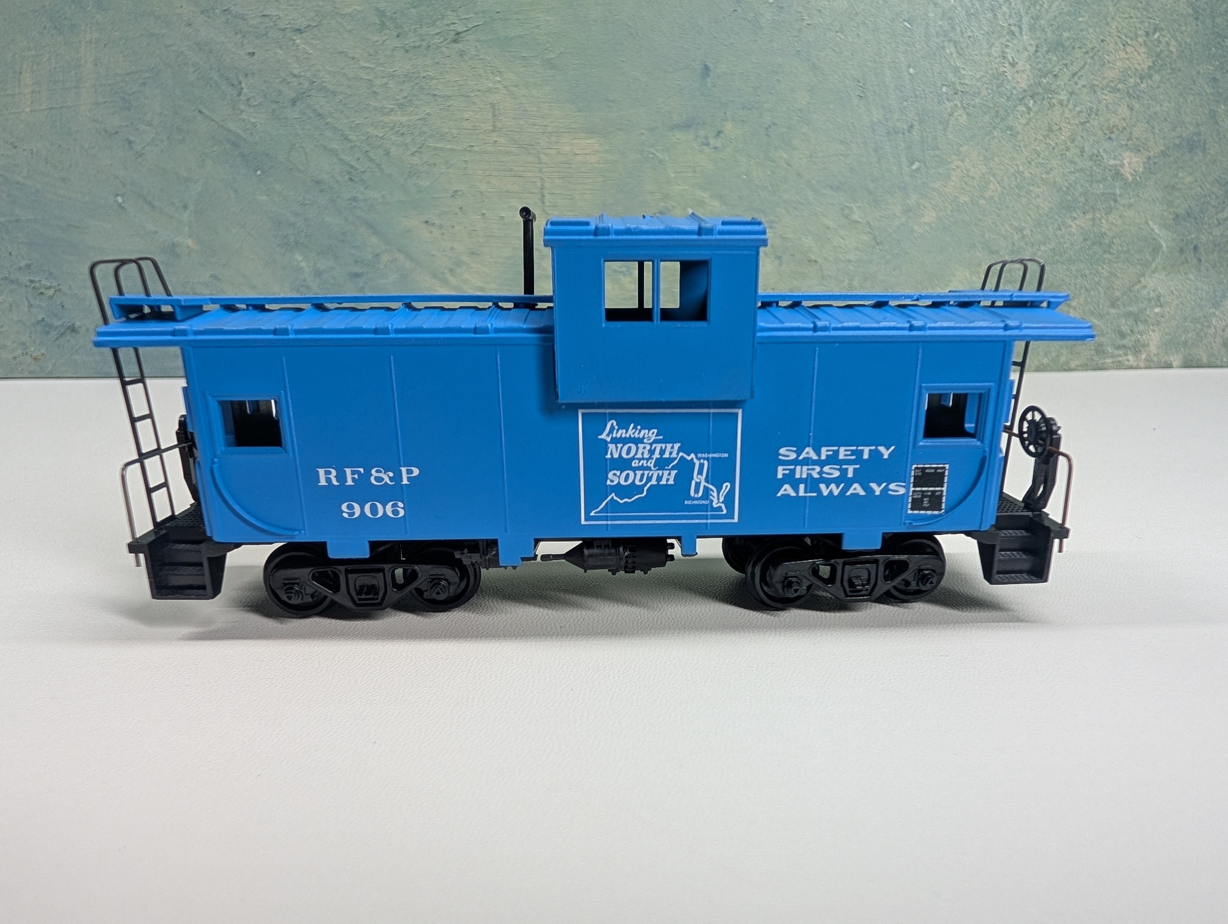 USED Athearn 5398 HO Scale Caboose Richmond, Fredericksburg & Potomac RF&P #906