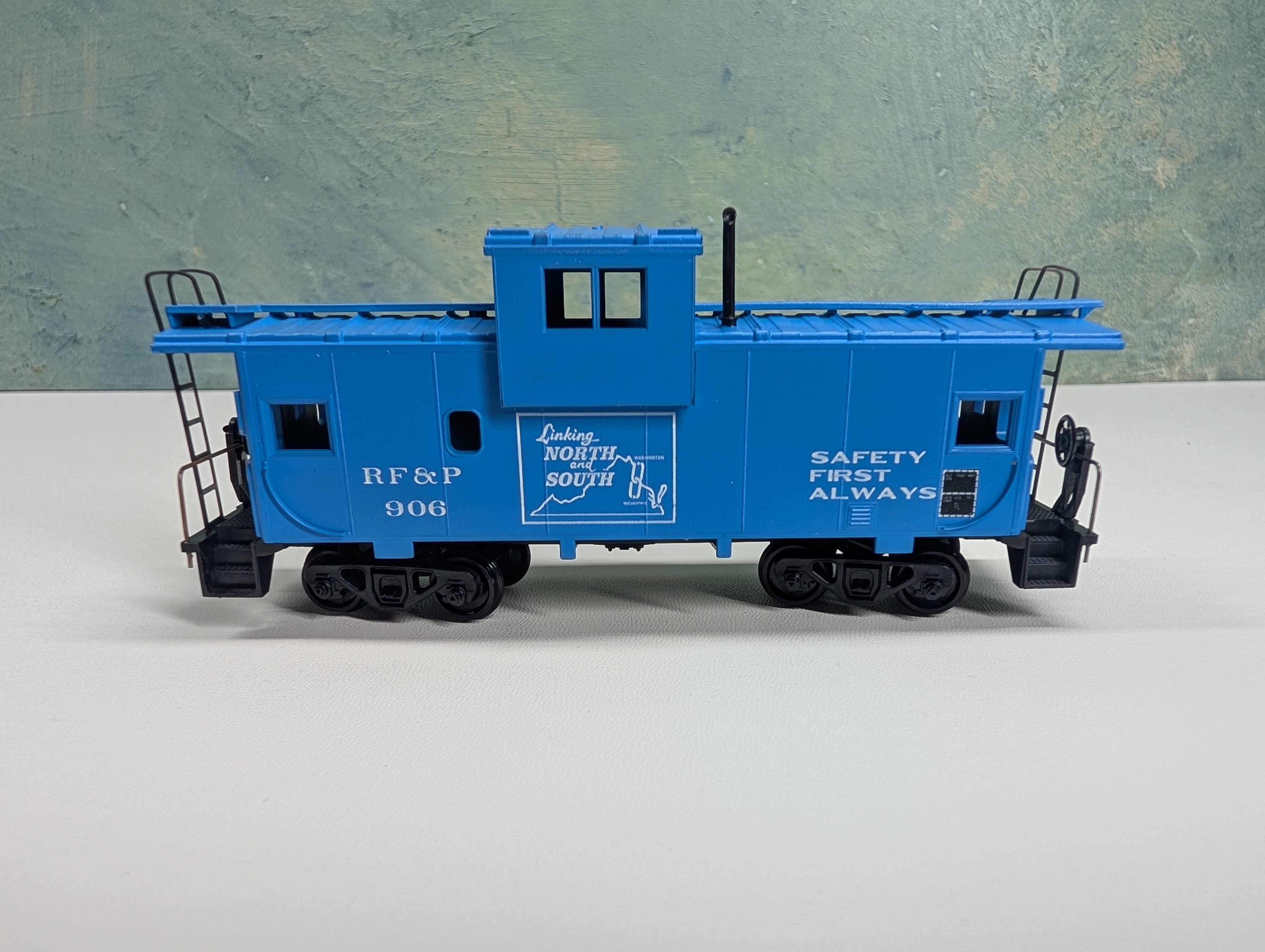 USED Athearn 5398 HO Scale Caboose Richmond, Fredericksburg & Potomac RF&P #906