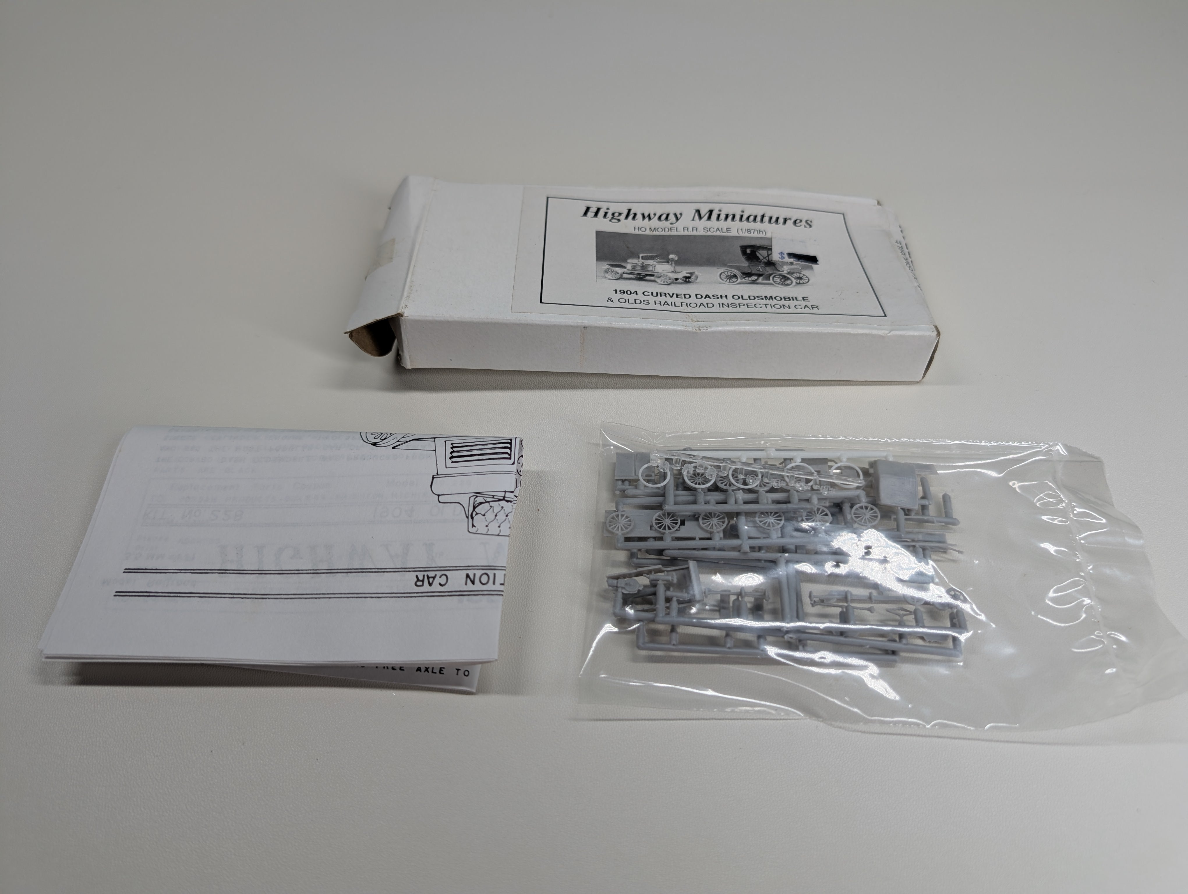 Highway Miniatures 360-228 HO Scale 1904 Curved Dash Oldsmobile & Olds Railroad Inspection Car KIT