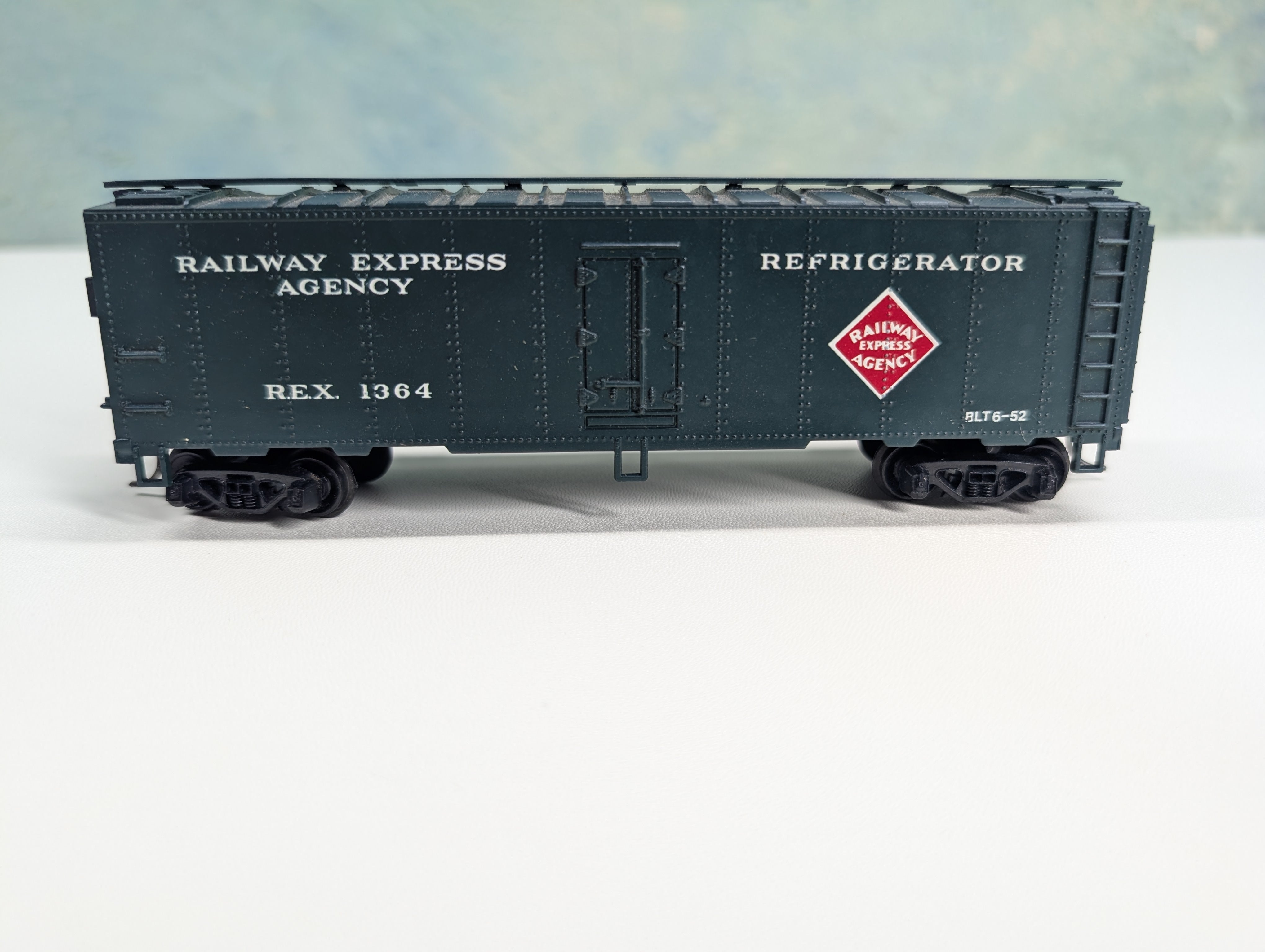 USED Mantua HO Scale 40' Reefer Railway Express Agency REX #1364