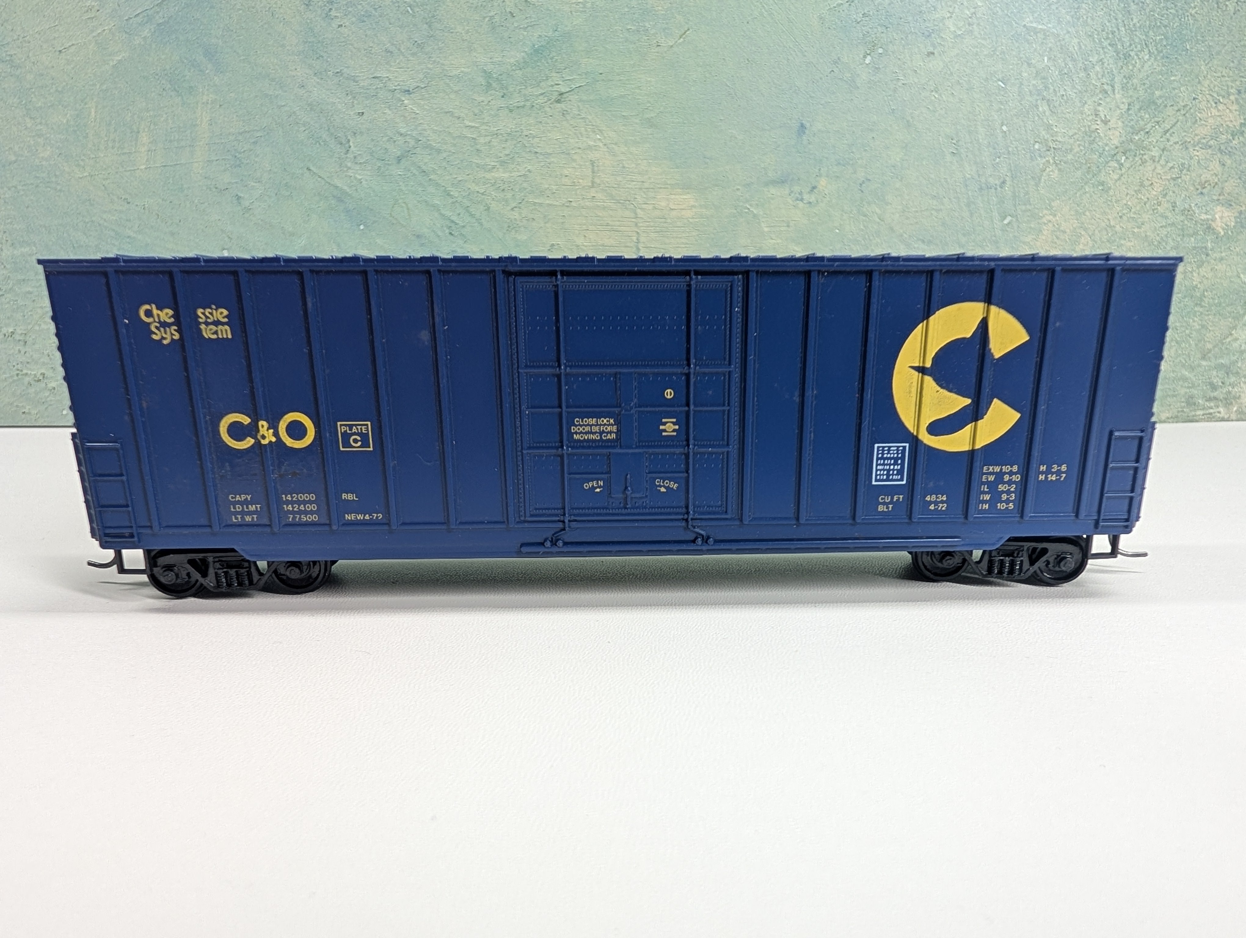 USED Roundhouse HO Scale HI-Cube Box Car Chessie System C&O