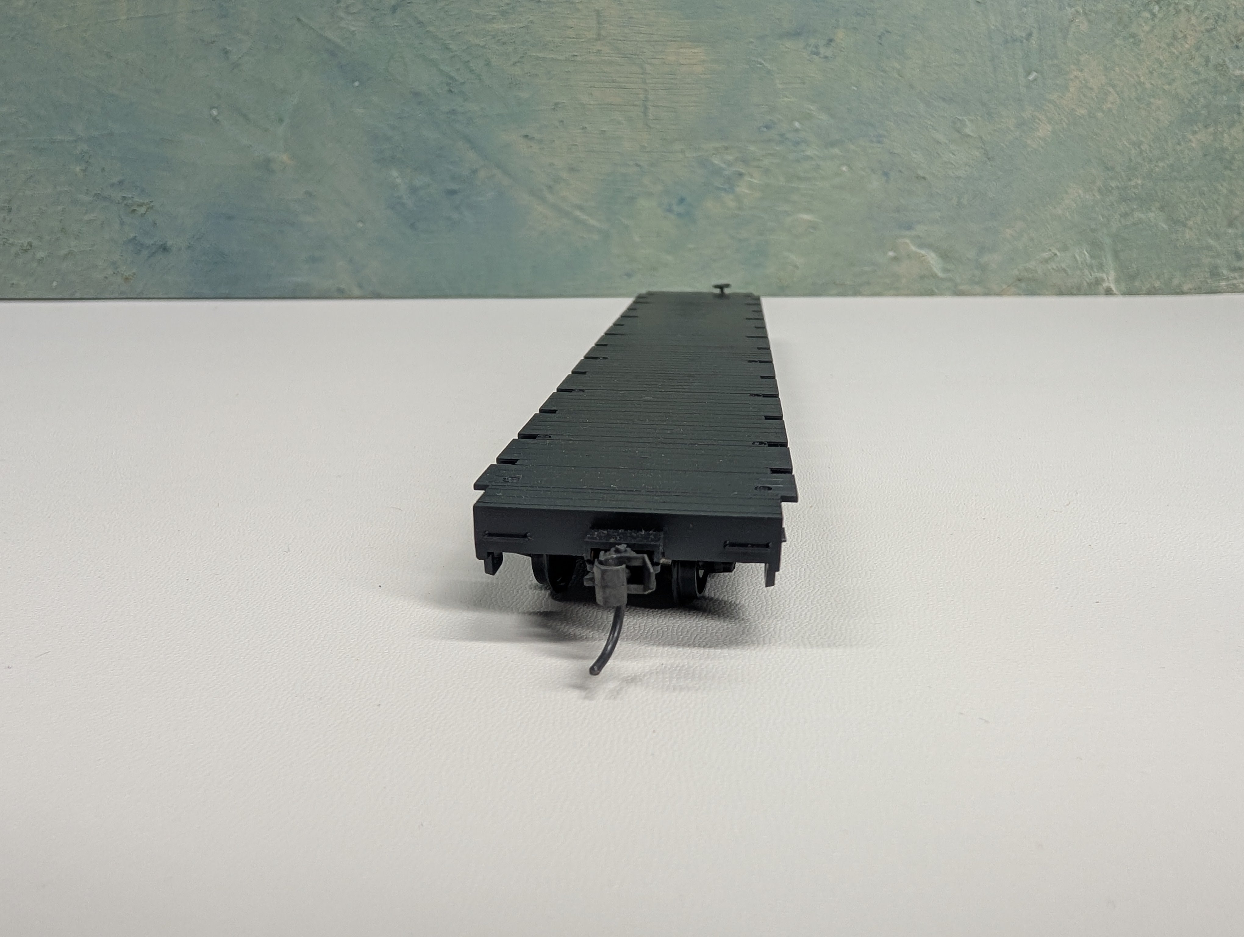 USED Roundhouse HO Scale 60' Flat Car Black Undecorated