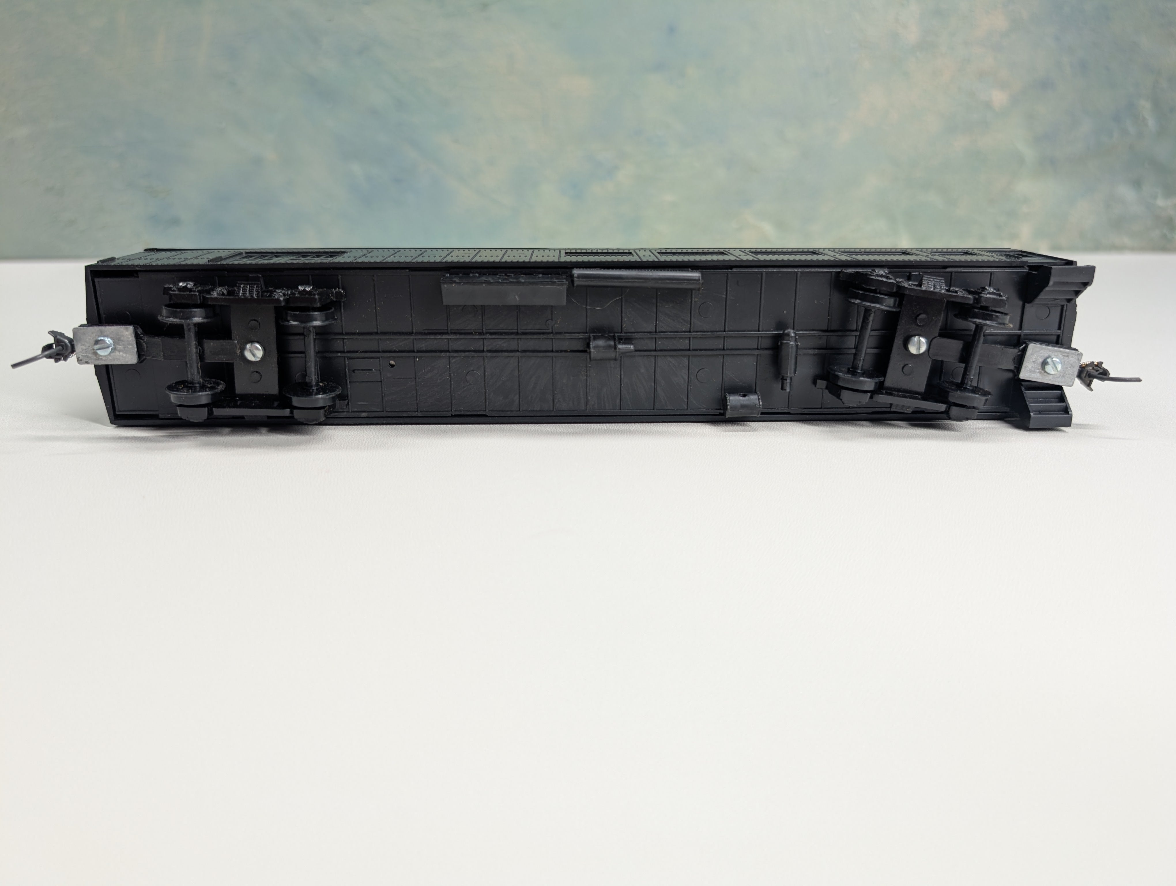 USED Roundhouse HO Scale Harriman Style Combination Passenger Car Black Undecorated