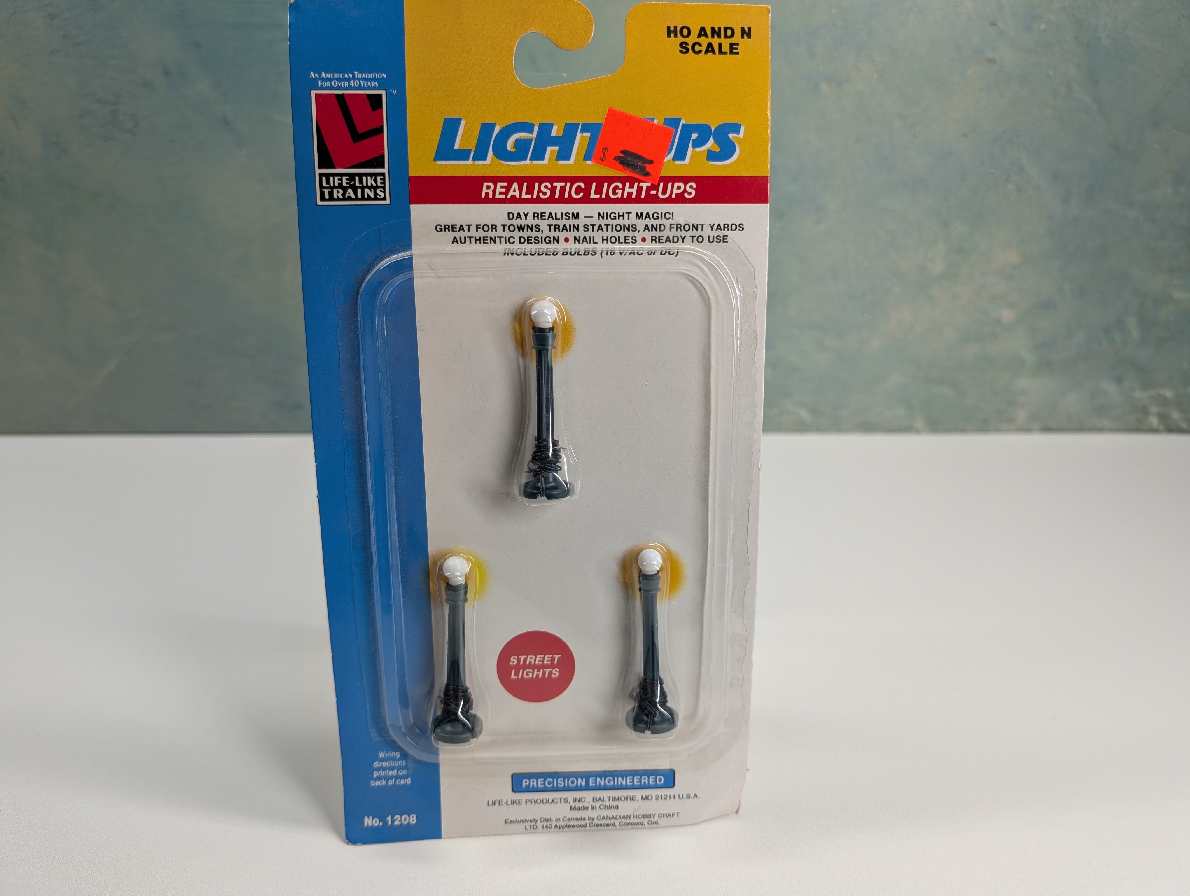 Life-Like 1208 HO Scale Street Lights, Light Ups (3 pcs)