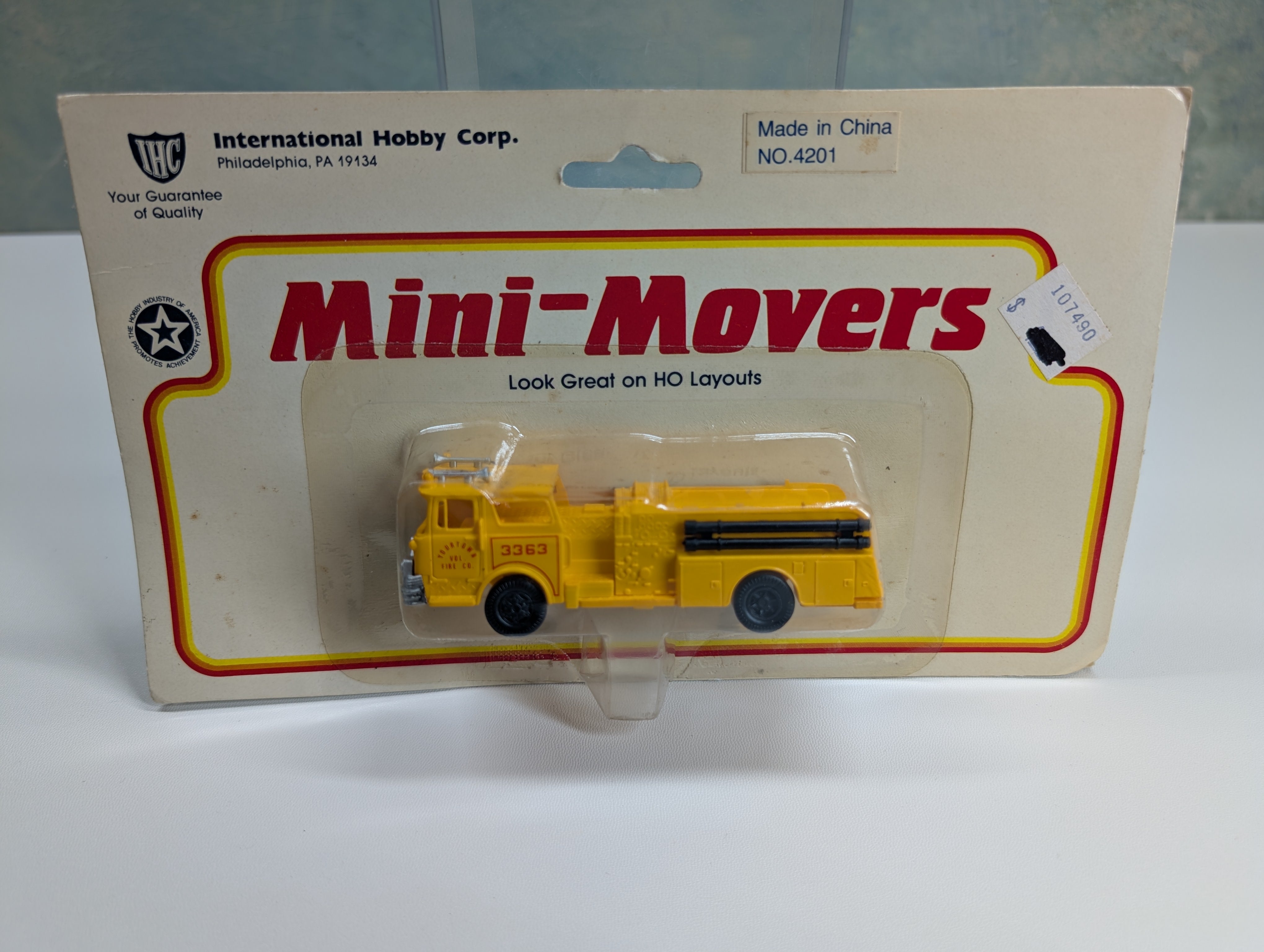IHC 4201 HO Scale Yellow Fire Truck, Mini-Movers