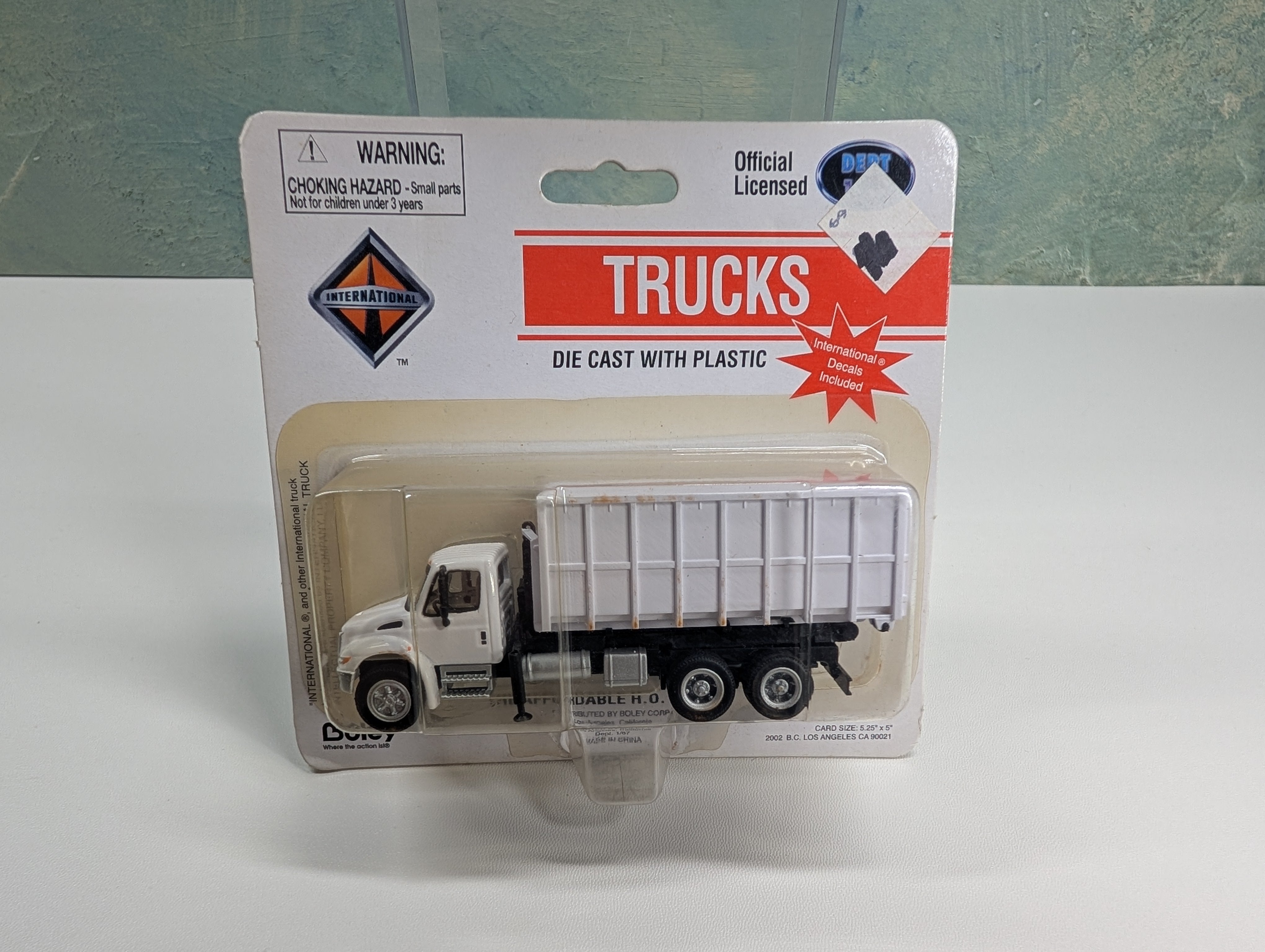 Boley HO Scale International Roll Off Dump Truck White Cab/Body