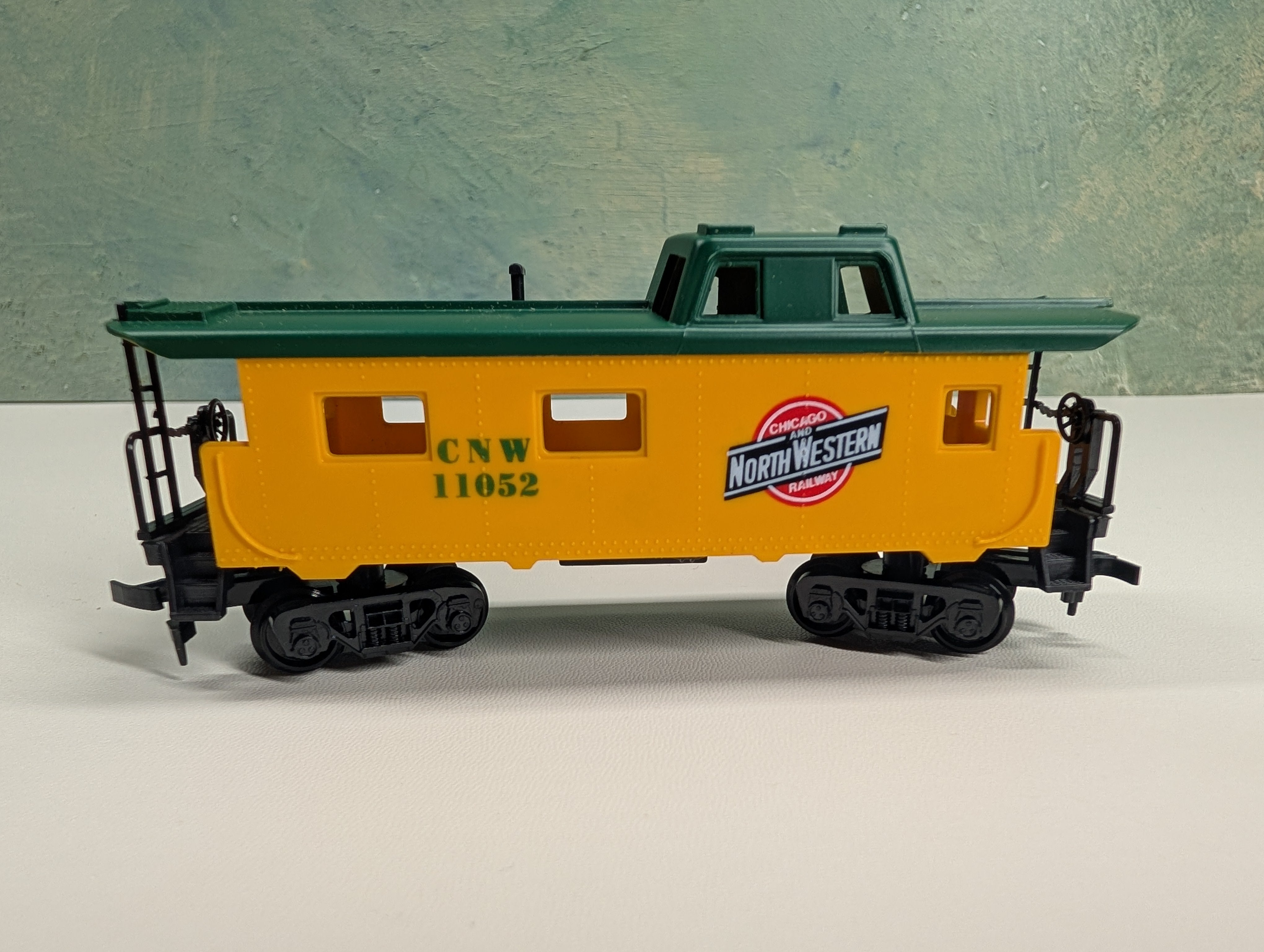 USED IHC HO Scale Caboose Chicago & North Western CNW #11052