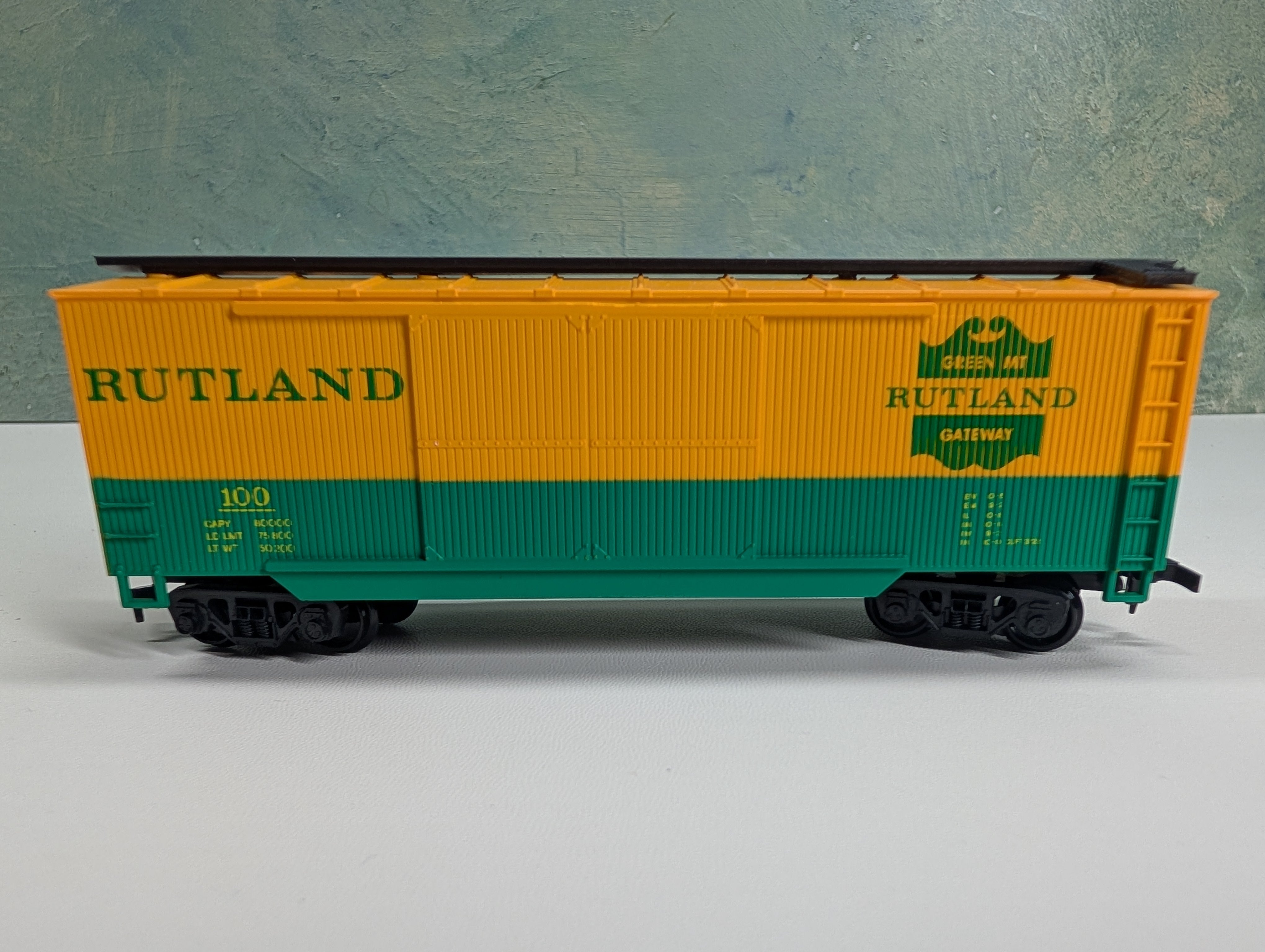 USED IHC HO Scale Wood Box Car Rutland #100