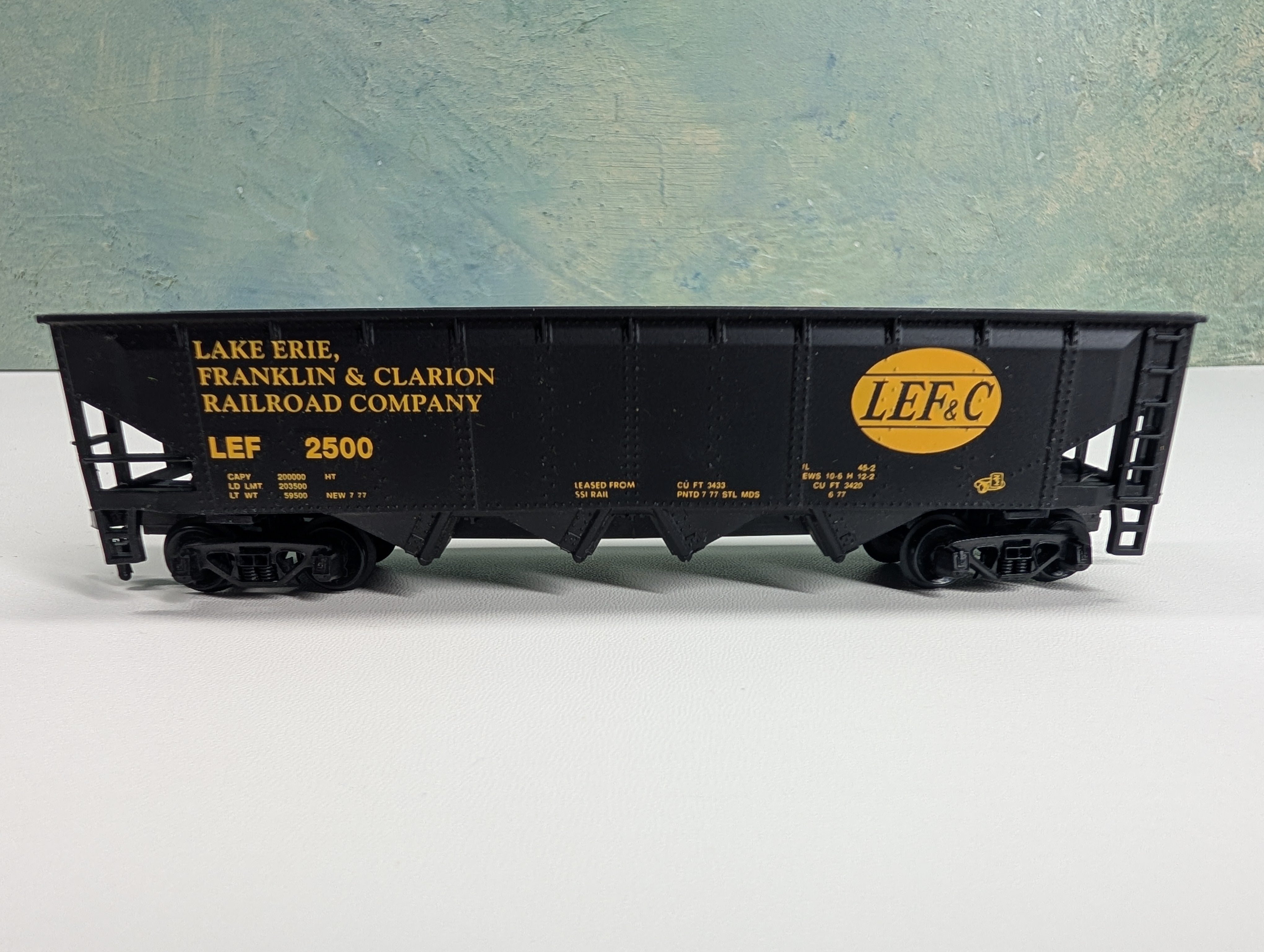 USED IHC HO Scale 4 Bay Hopper Lake Erie, Franklin & Clarion LEF #2500