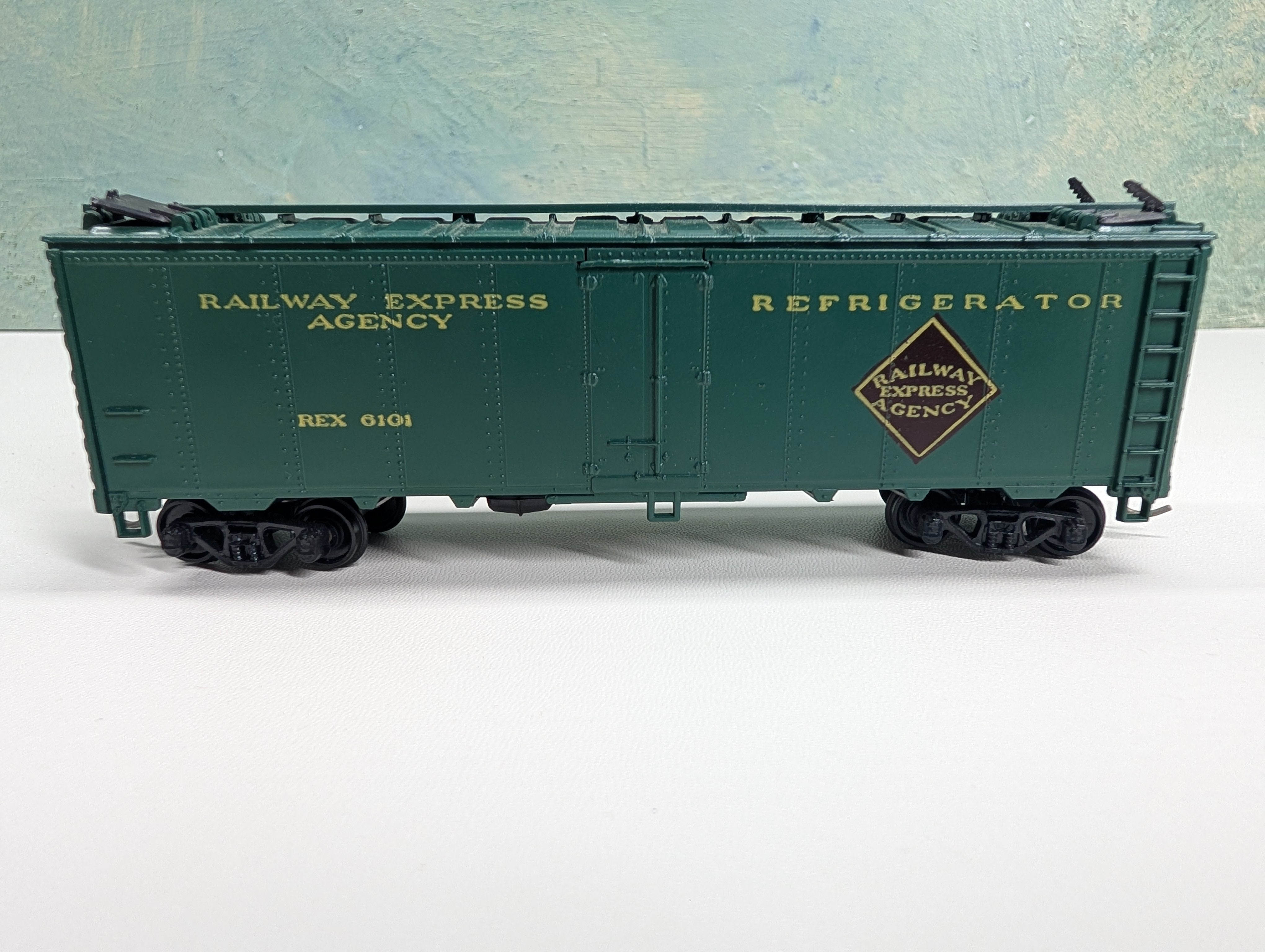 USED Athearn HO Scale 40' Reefer Railway Express Agency REX #6101