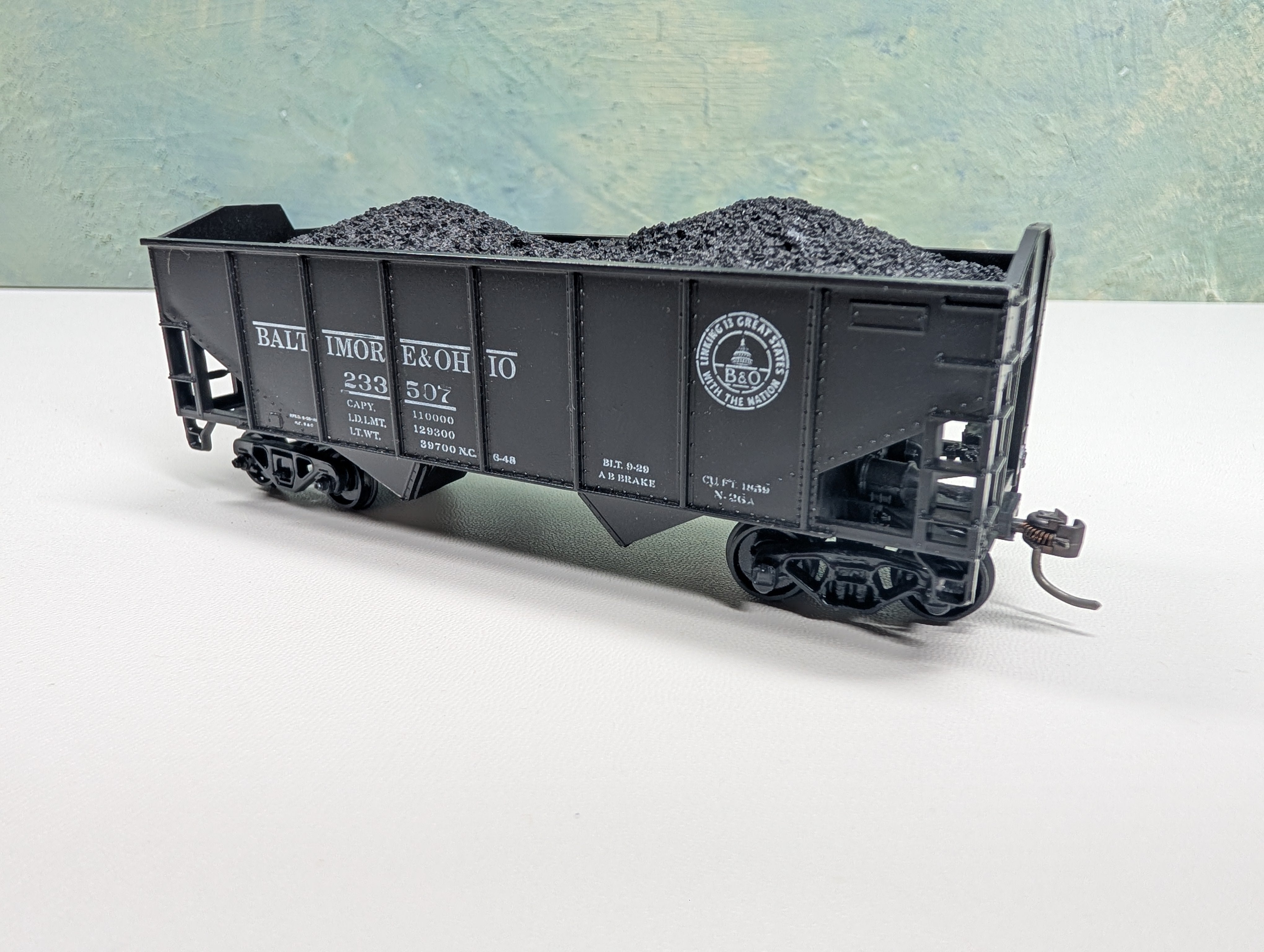 USED Athearn HO Scale 2 Bay Hopper w/ Coal Load Baltimore and Ohio B&O #233507