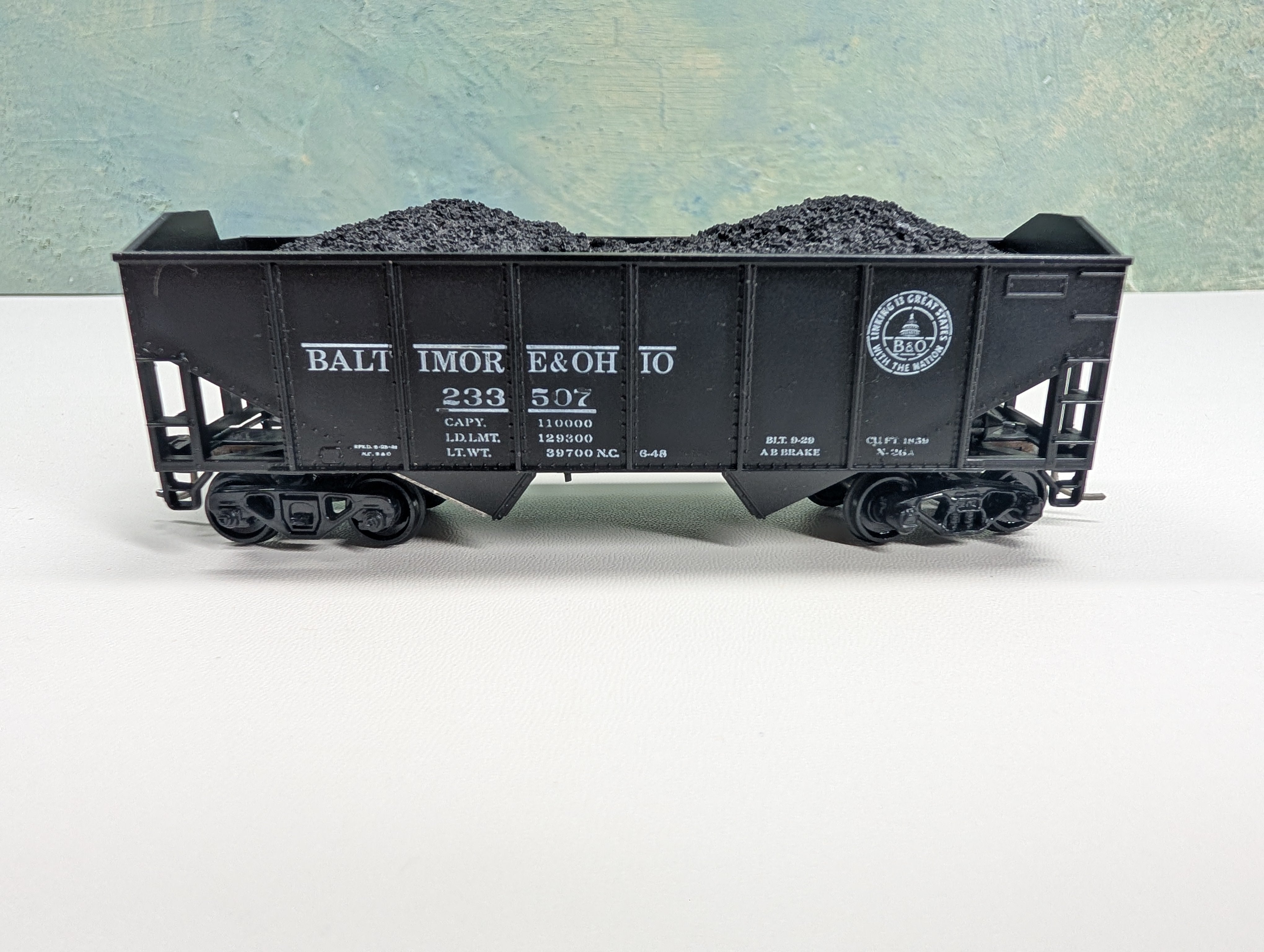USED Athearn HO Scale 2 Bay Hopper w/ Coal Load Baltimore and Ohio B&O #233507
