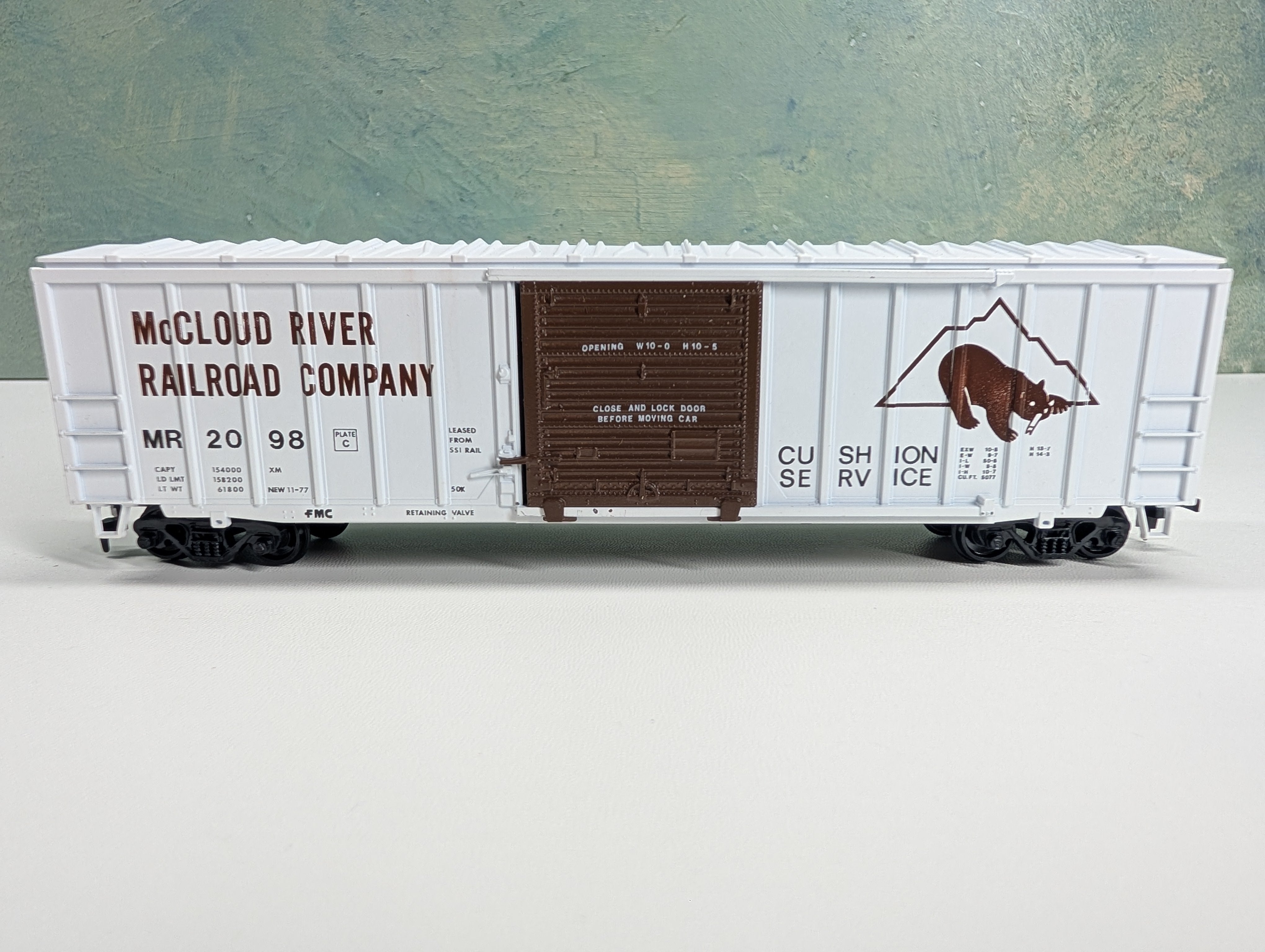 USED Athearn HO Scale 50' Box Car McCloud River Railroad MR #2098 Bev-Bel