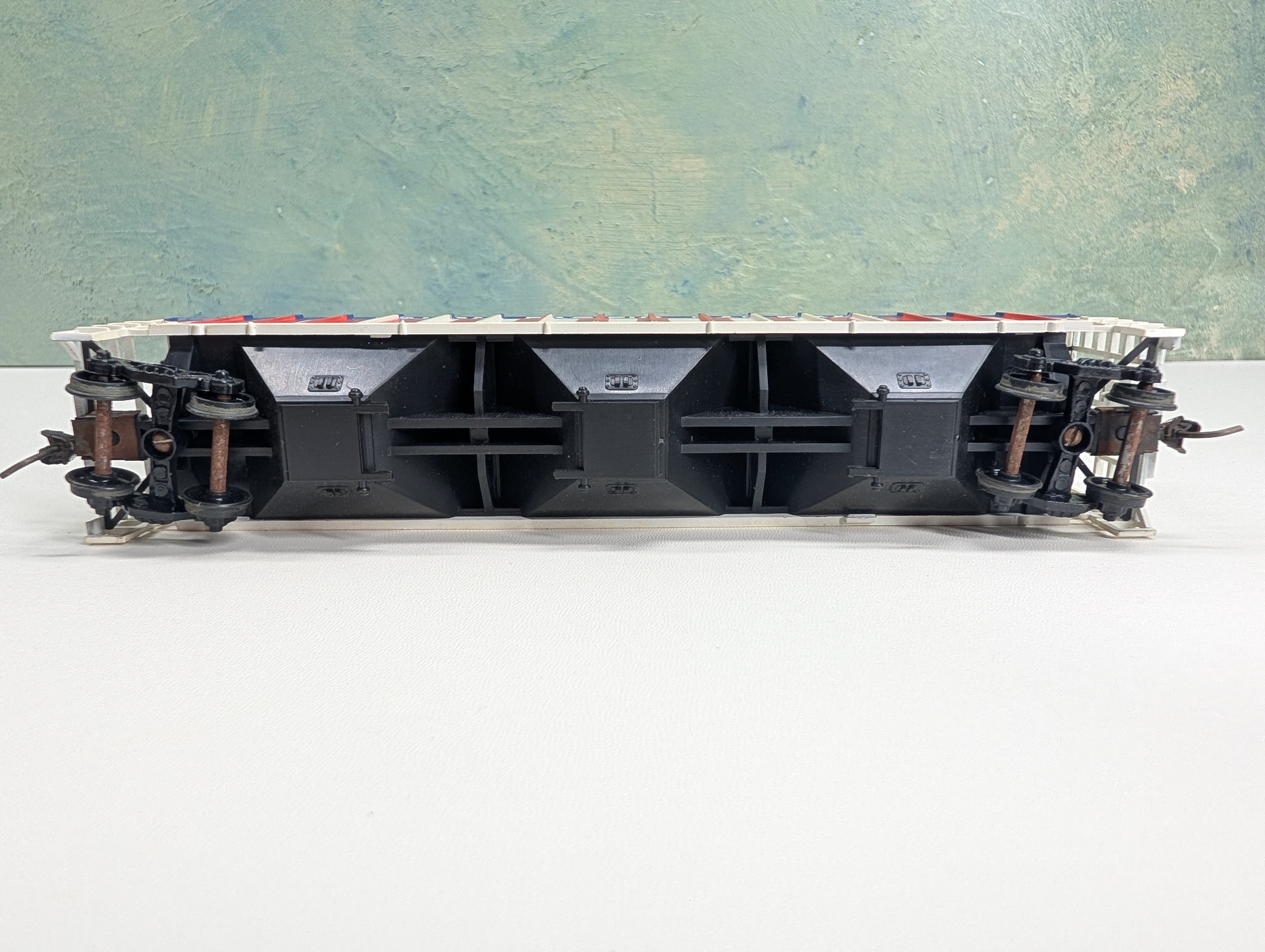 USED Athearn HO Scale 54' PS Ribside Covered Hopper Union Pacific UP #74444 Bev-Bel Stripes Scheme