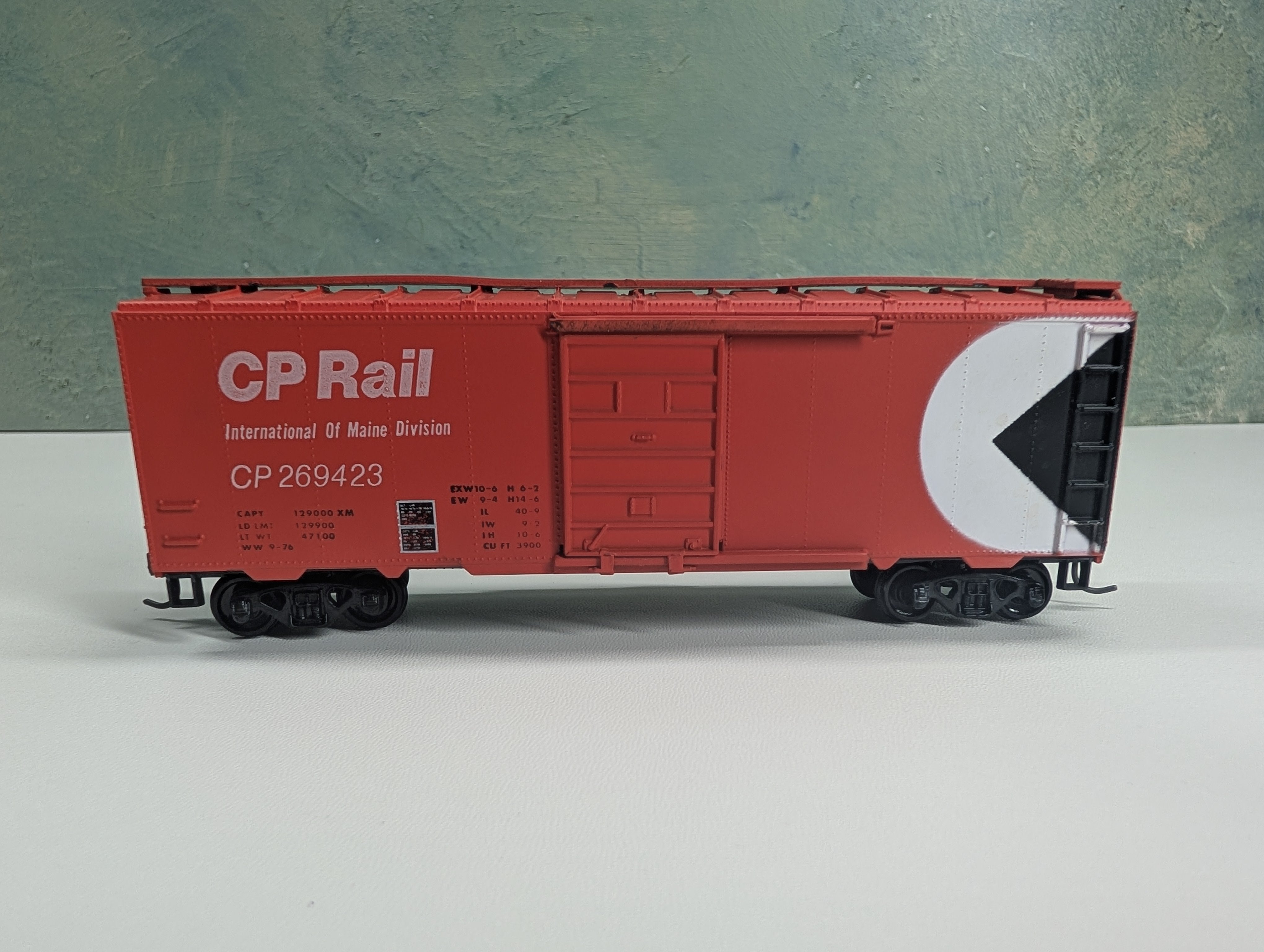 USED Roundhouse HO Scale 40' Box Car CP Rail #269423