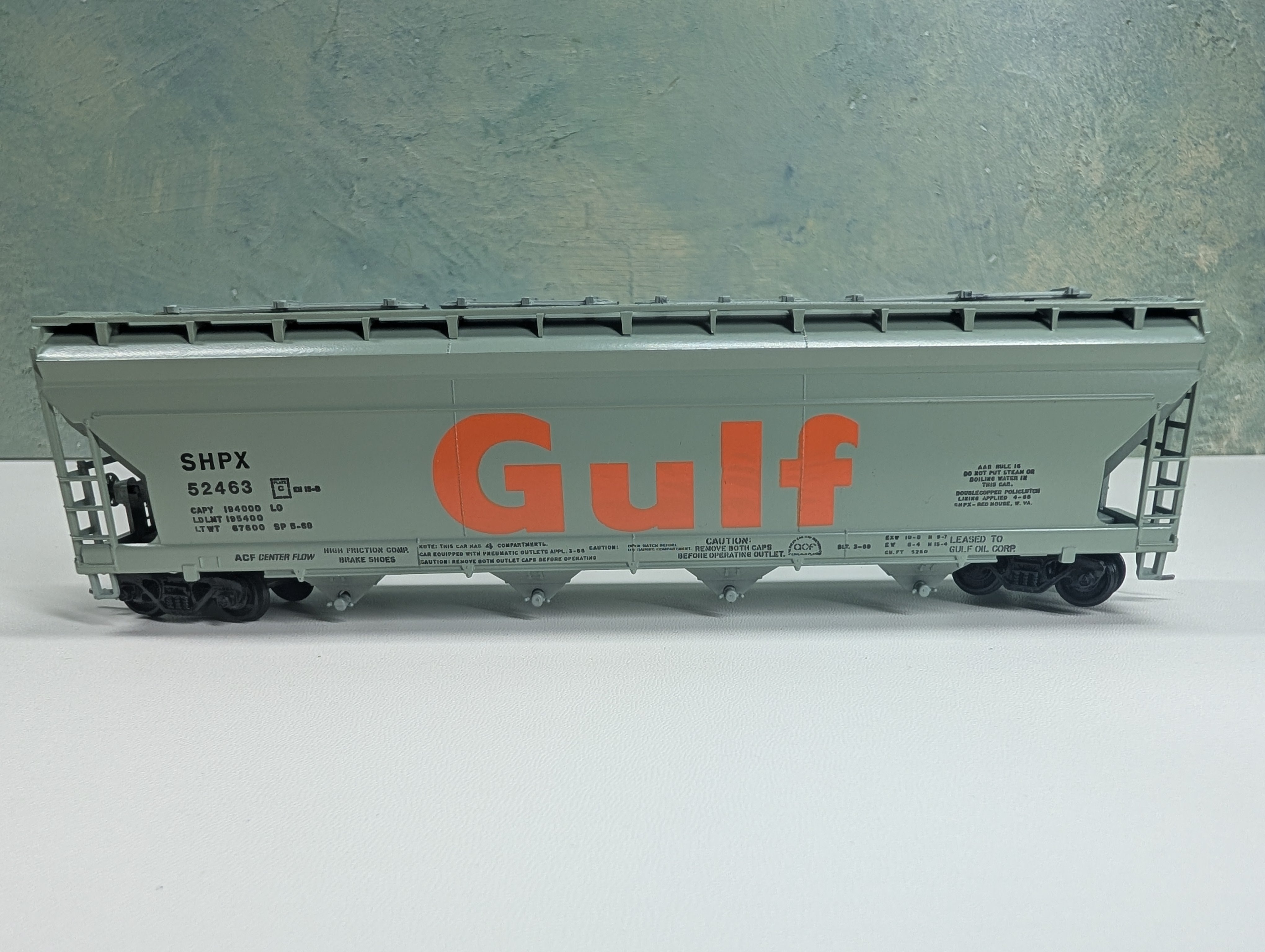 USED Athearn HO Scale ACF Centerflow Covered Hopper GULF SHPX #52463