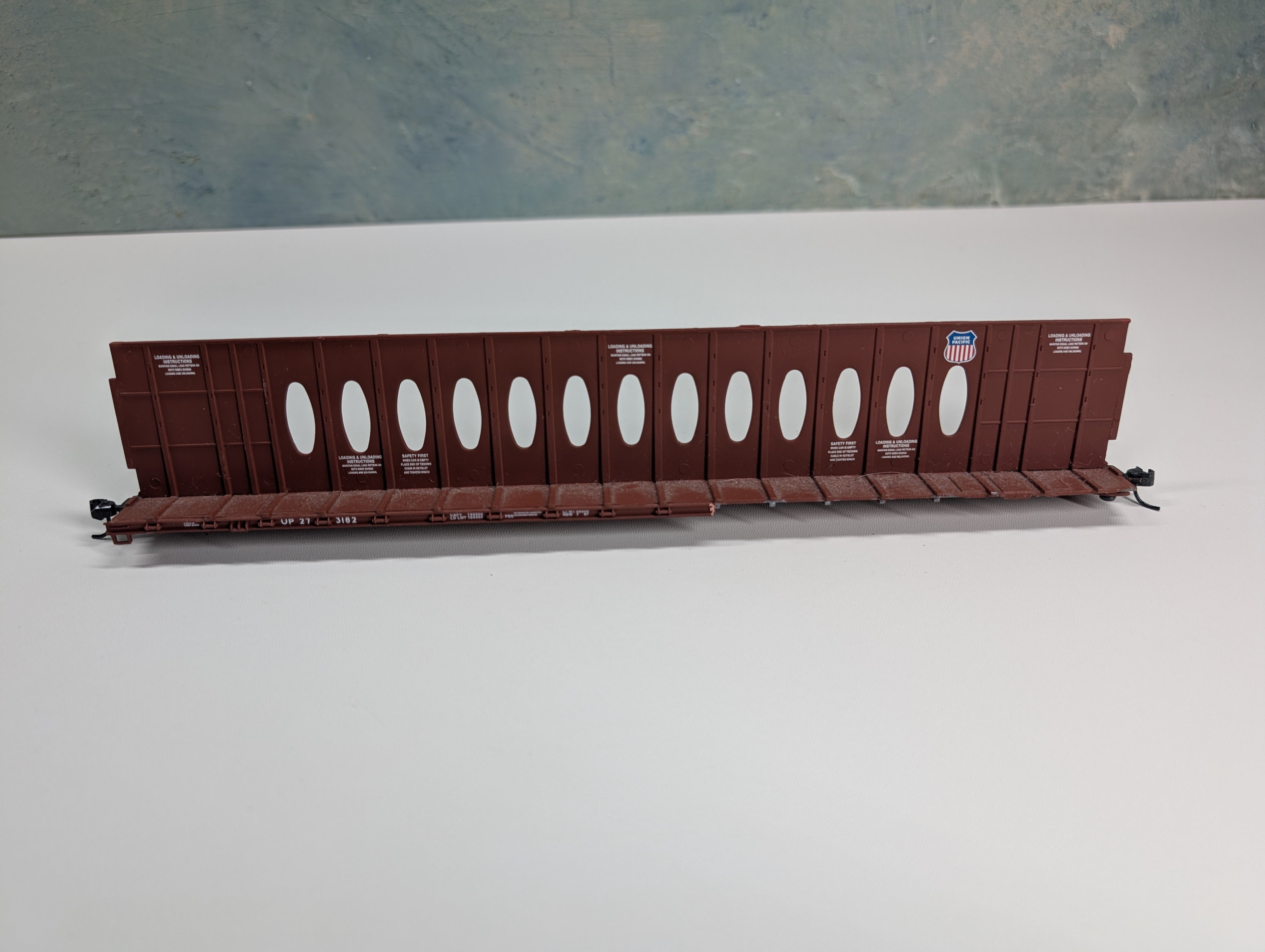 USED Walthers HO Scale 72' Opera Centerbeam Flat Car Union Pacific UP #273182 Missing Parts