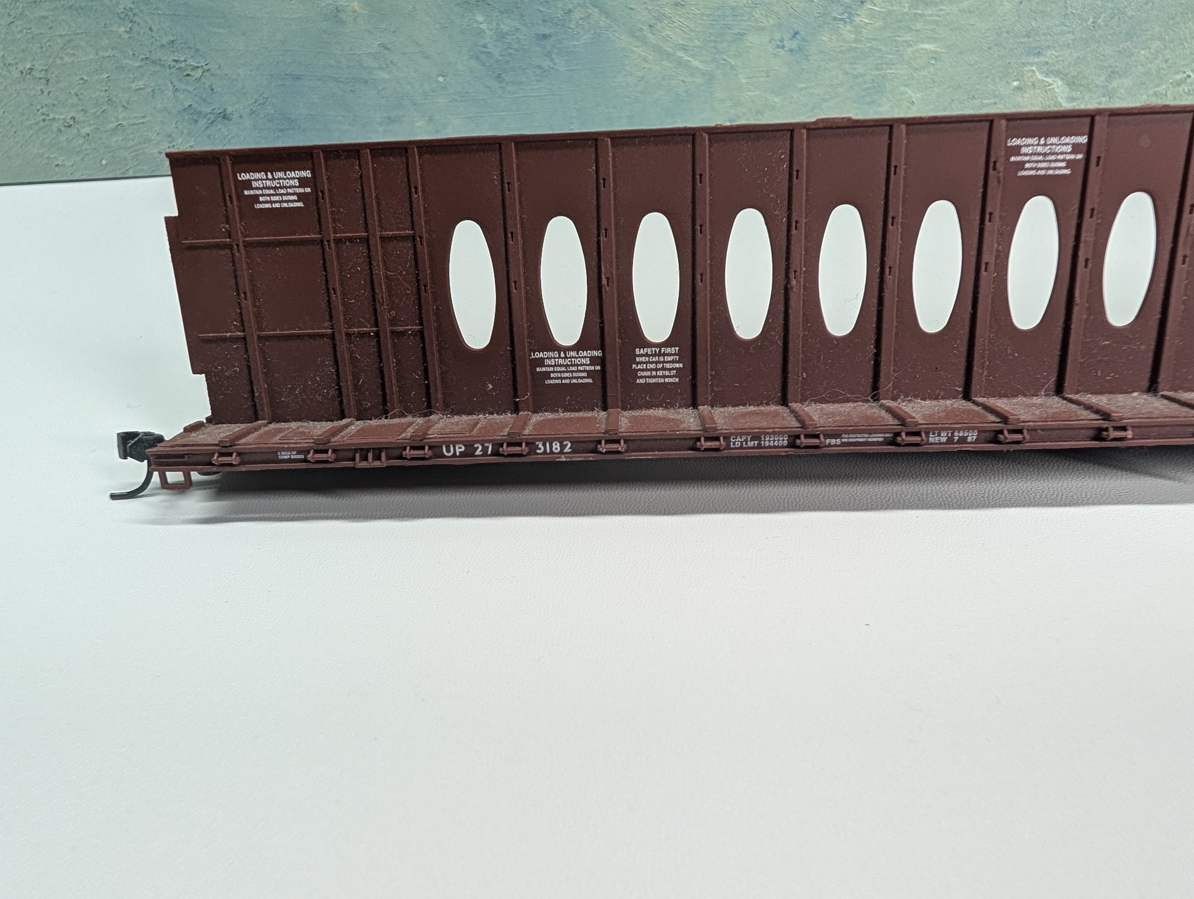 USED Walthers HO Scale 72' Opera Centerbeam Flat Car Union Pacific UP #273182 Missing Parts