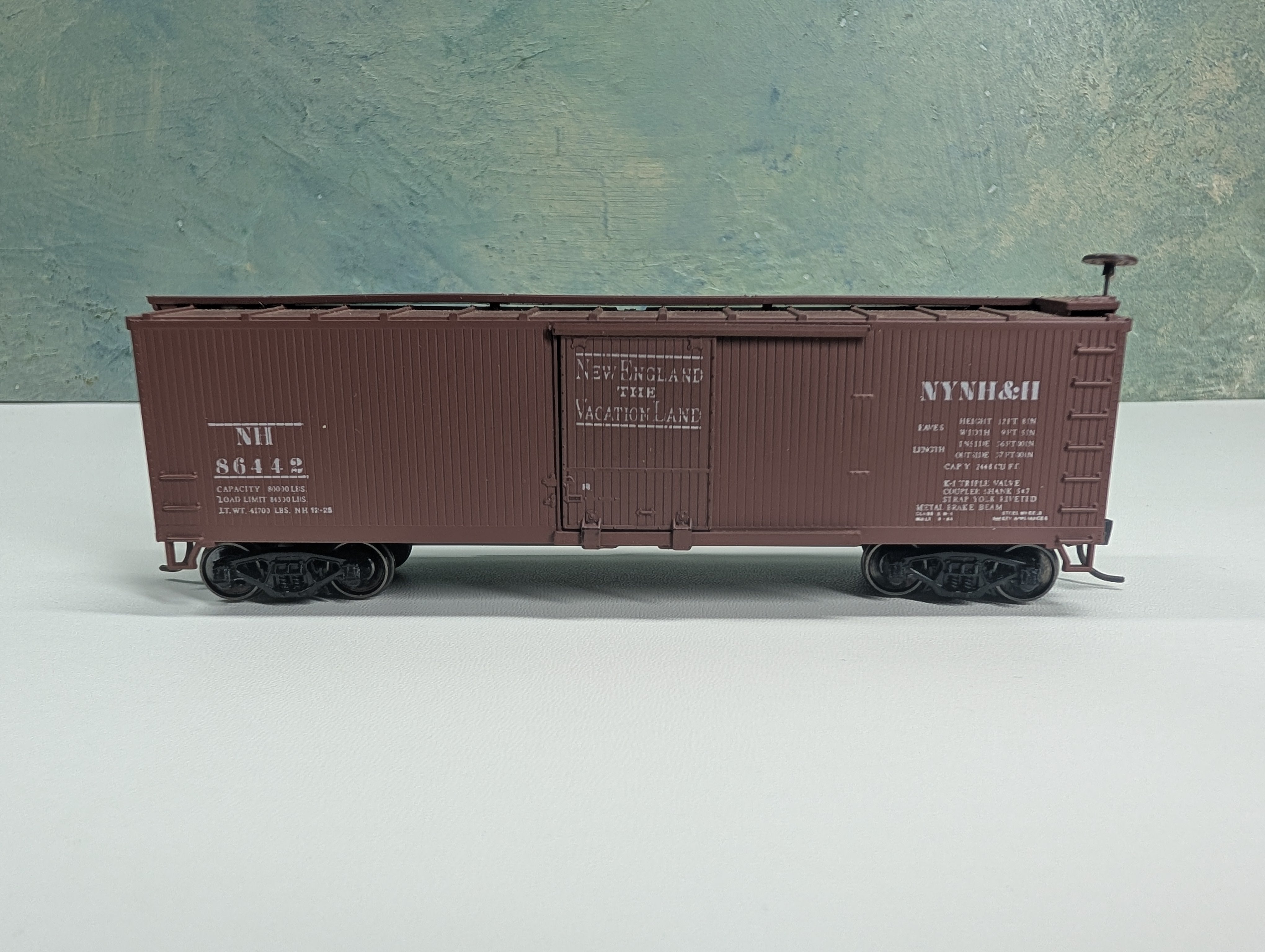 USED TRAIN MINIATURE HO Scale Wood Box Car NYNH&H NH #86442 Metal Wheels