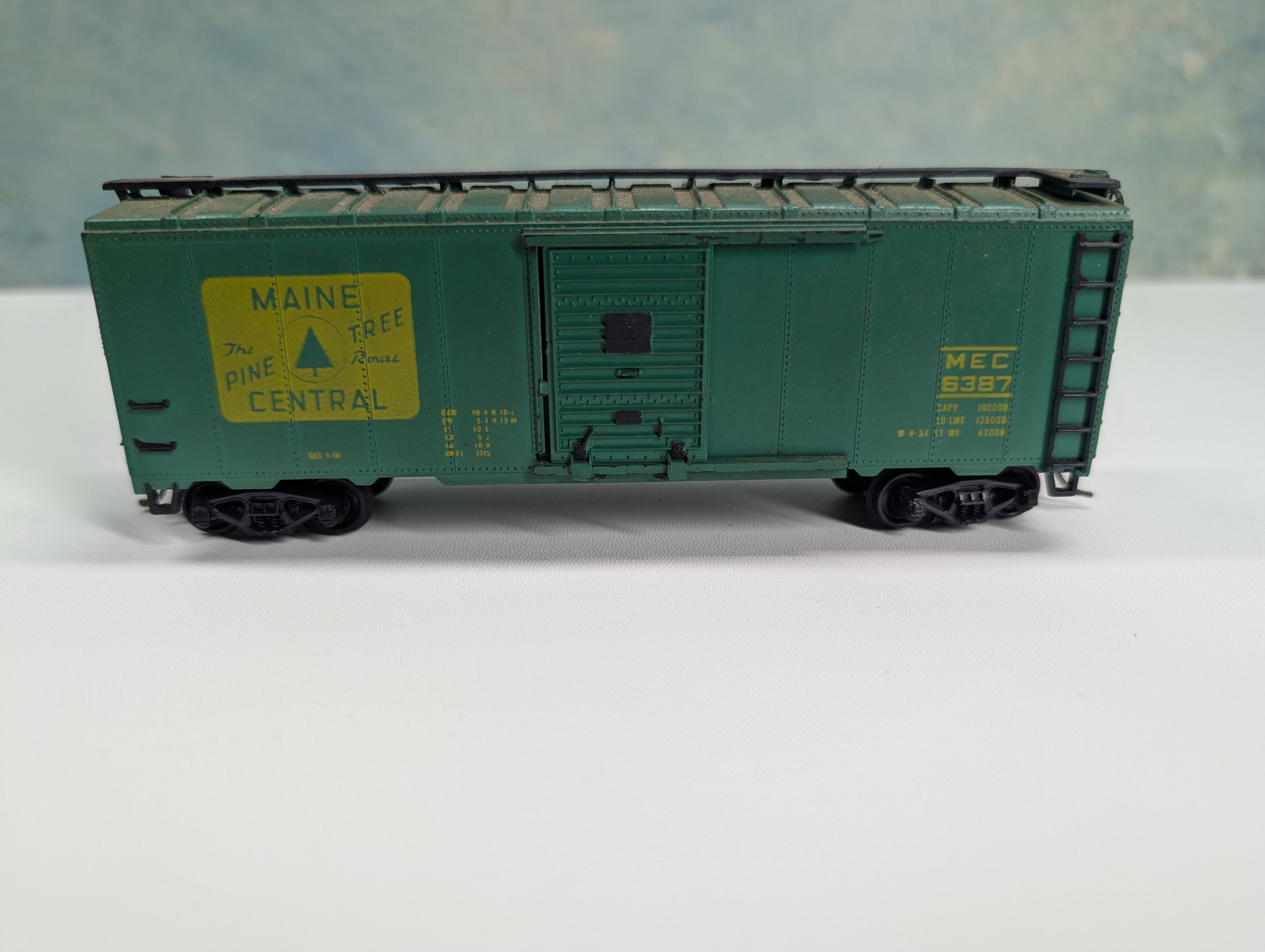 USED Athearn HO Scale 40' Box Car Maine Central MC #6387
