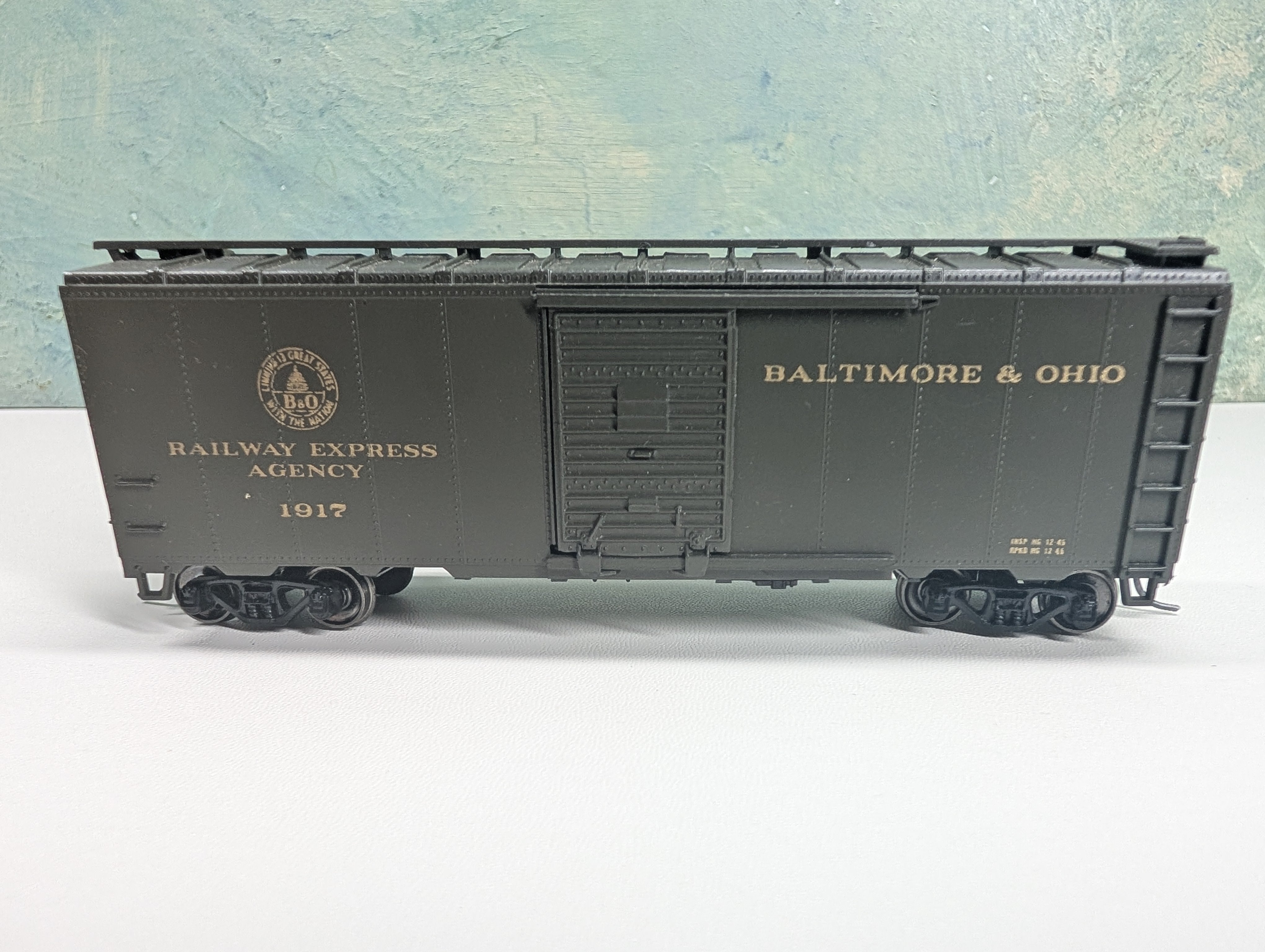 USED Athearn HO Scale 40' Box Car Baltimore and Ohio #1917 Metal Wheels