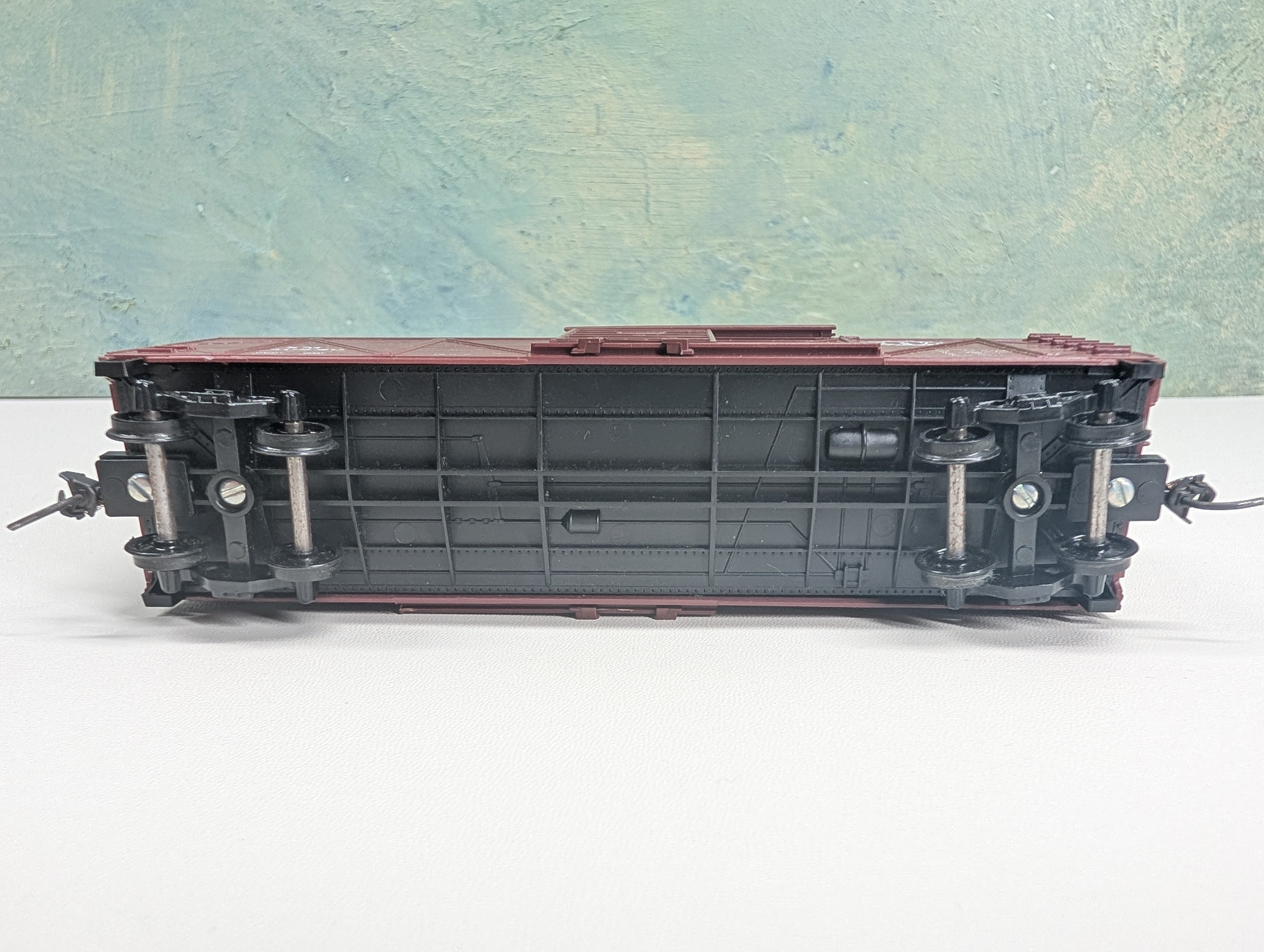 USED Roundhouse HO Scale 40' Box Car Boston and Maine BM #70820