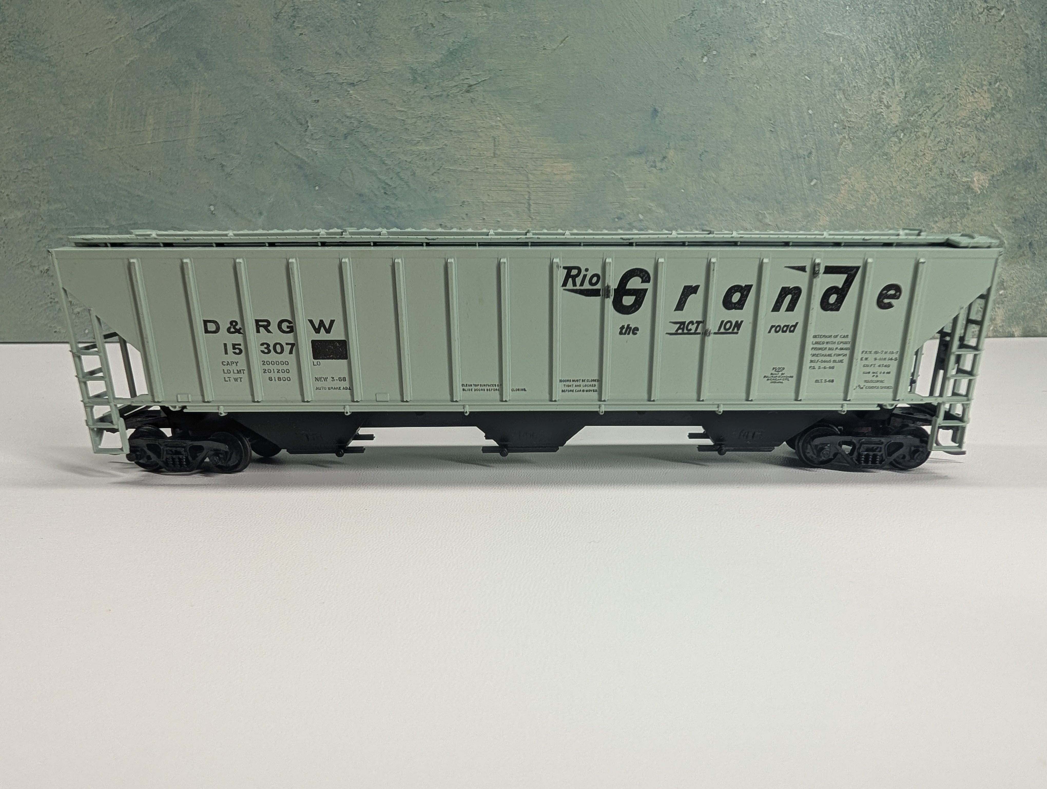 USED Athearn HO Scale 3 Bay Covered Hopper Rion Grande D&RGW #15307