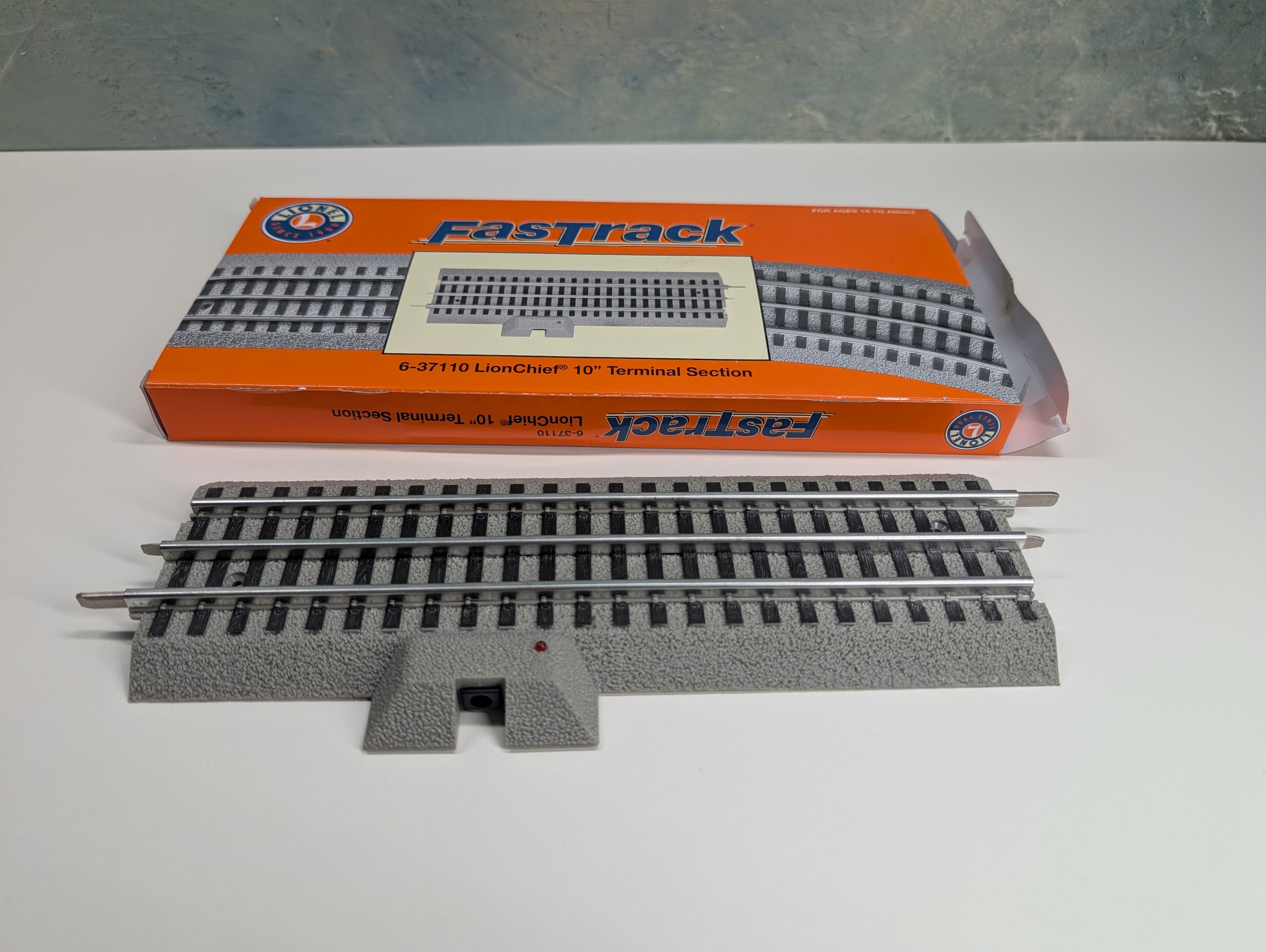 USED Lionel 6-37110 O Fastrack LioneChief 10" Terminal Section