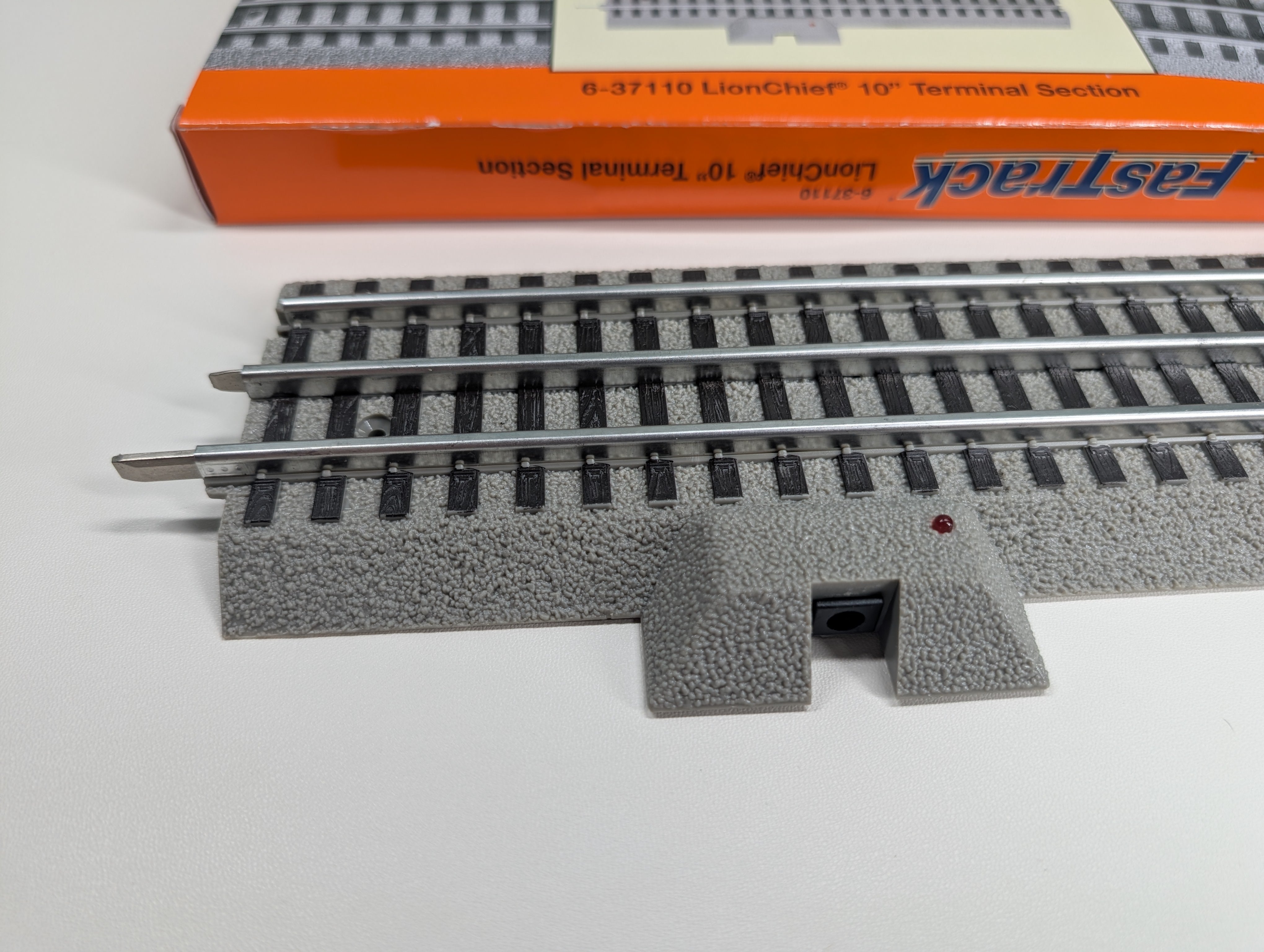 USED Lionel 6-37110 O Fastrack LioneChief 10" Terminal Section